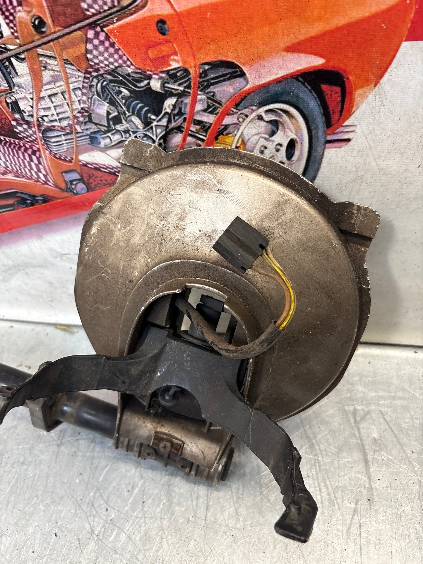 Porsche 928 right headlight swivel frame 92875024902 92875024302 used