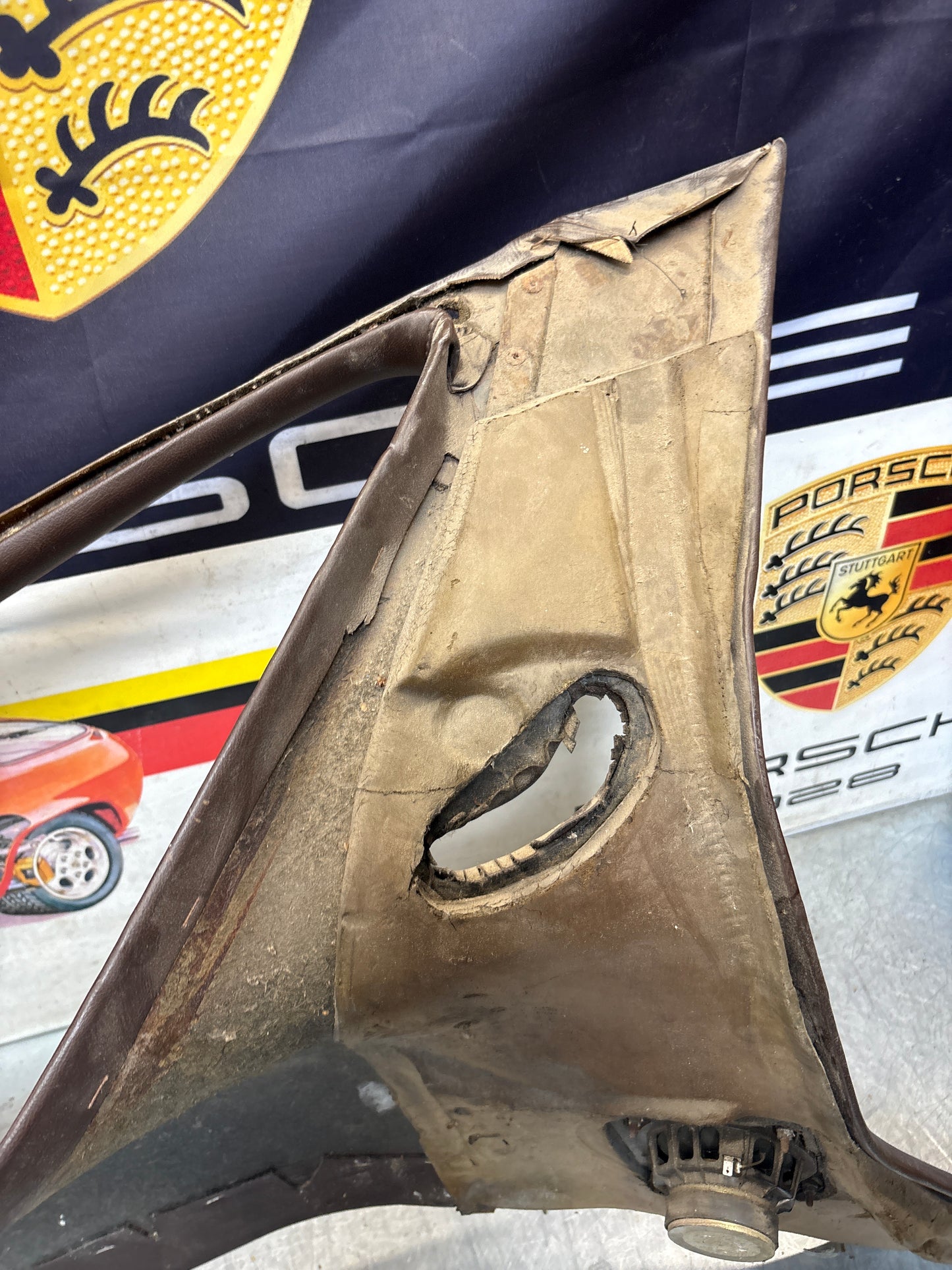Porsche 928 early right side lower side trim panel, without loudspeaker, burgundy used 92855502202