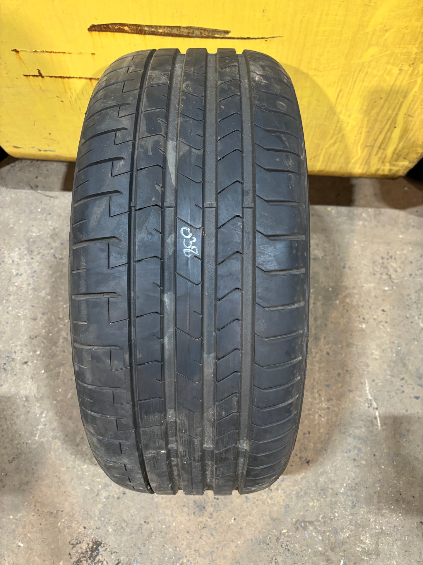 Pirelli Pzero235/35 R19 used tyre 6.4mm