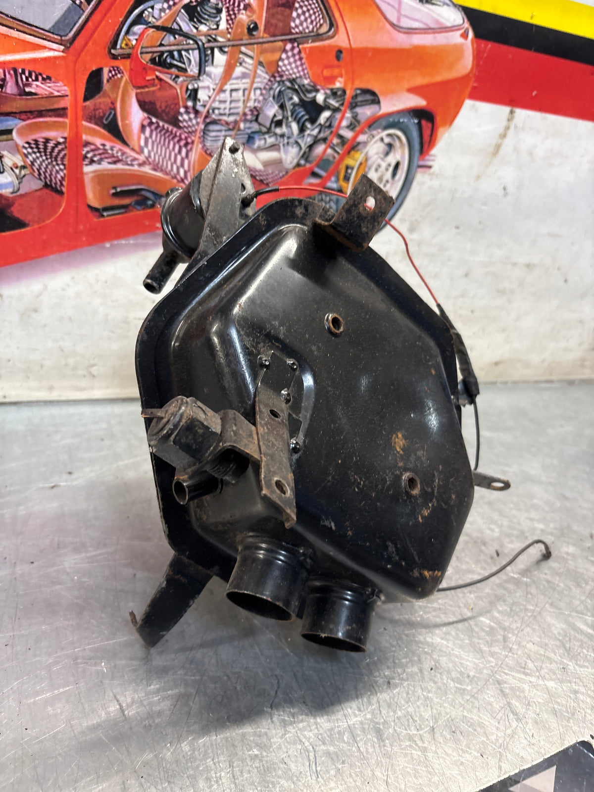 Porsche 914 2.0 air distributor housing, used 039133055B