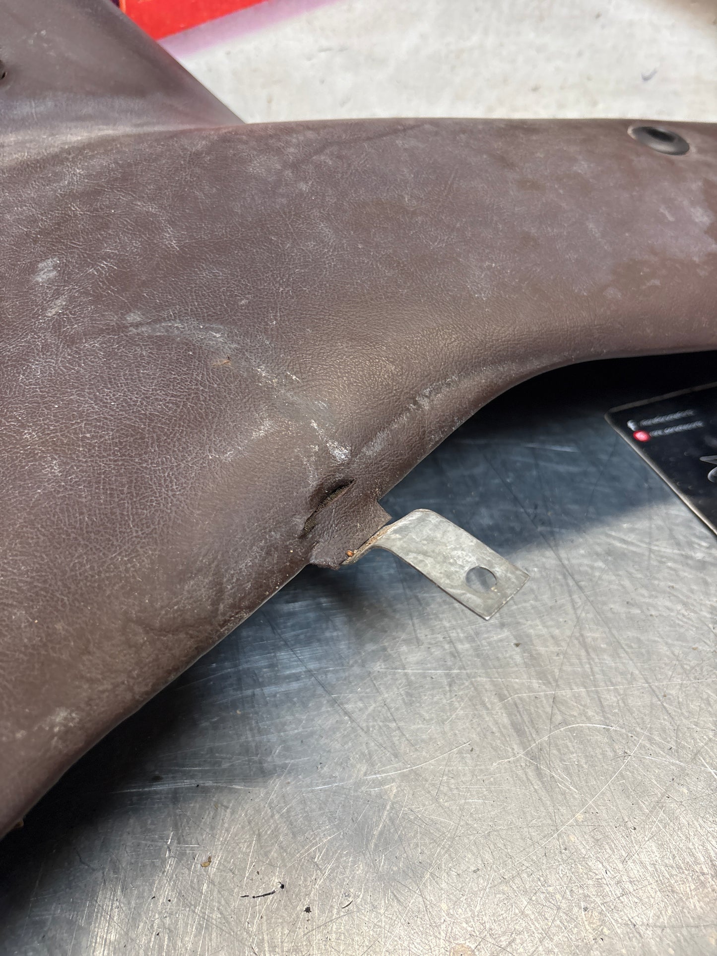 Porsche 928 early right side lower side trim panel, without loudspeaker, burgundy used 92855502202