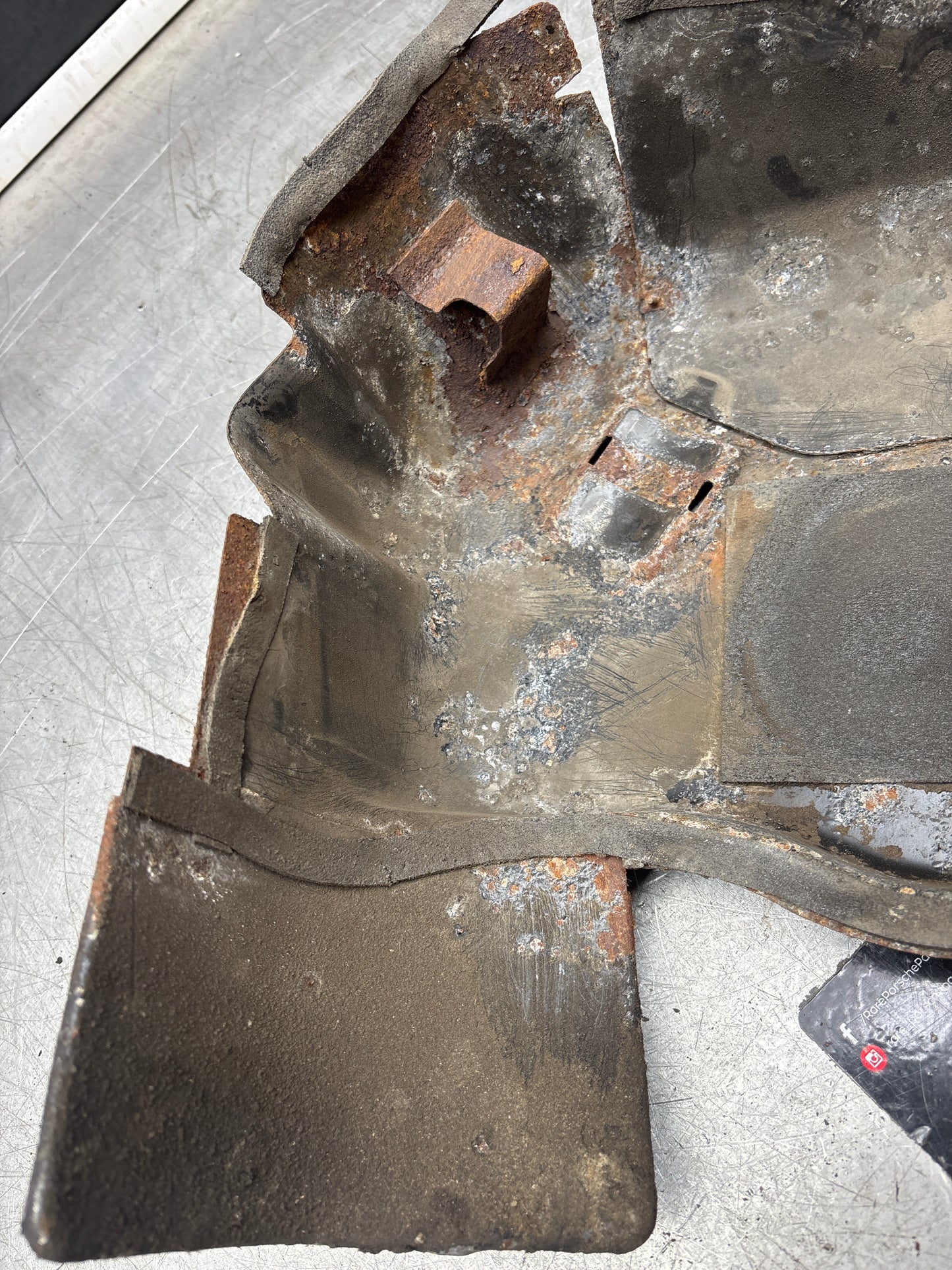 Porsche 944 85.5- fuel pump cover plate 94420133100