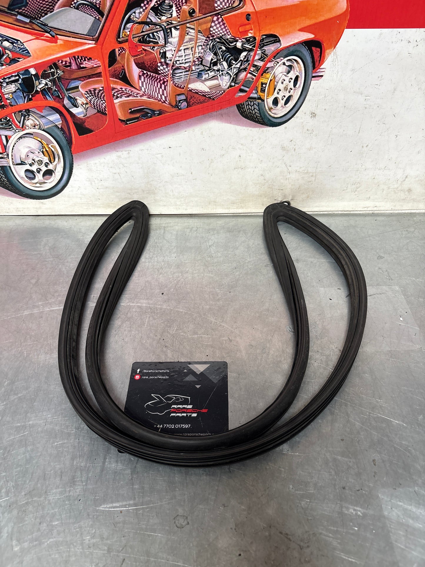 Porsche 928 right rear quarter glass rubber seal, 92854303804 used