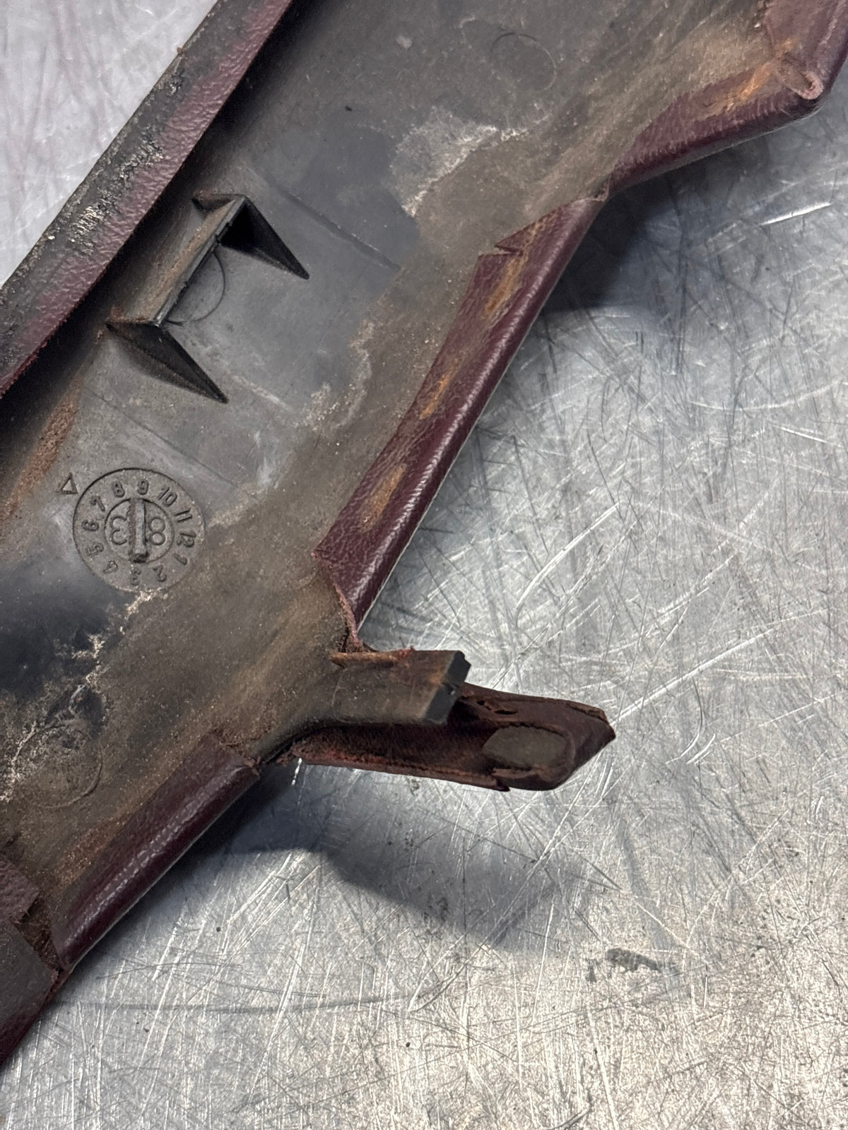 Porsche 928 tailgate interior trim, used, burgundy 92855504705