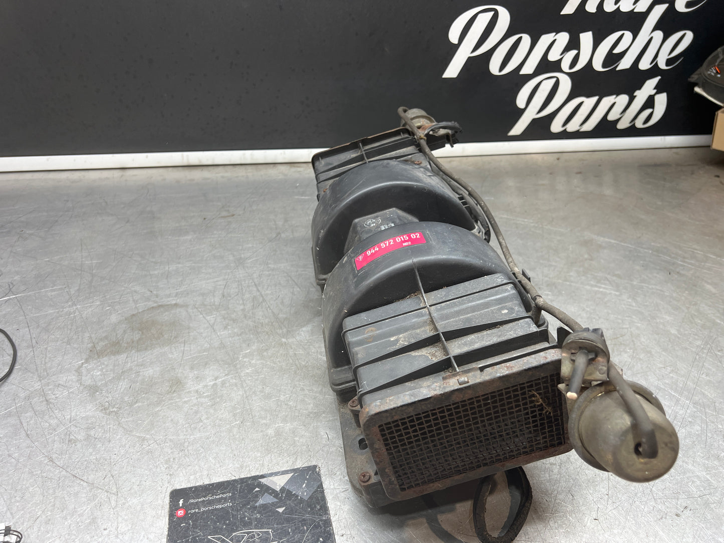 Porsche 944 968 (1986-95)blower fan motor in heater box. 94457201502 used damaged