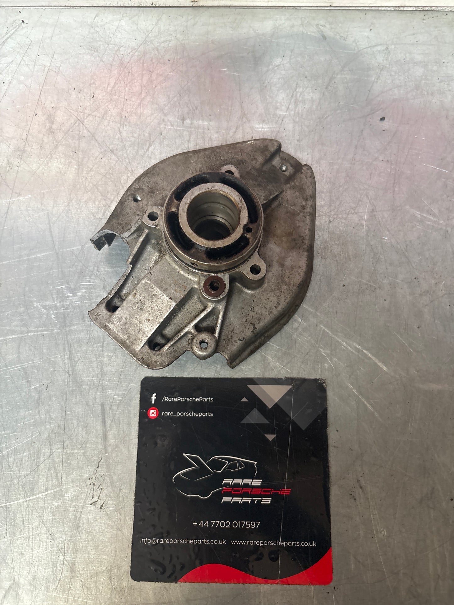 Porsche 924S / 944 camshaft inner bearing house, used 9441051193R