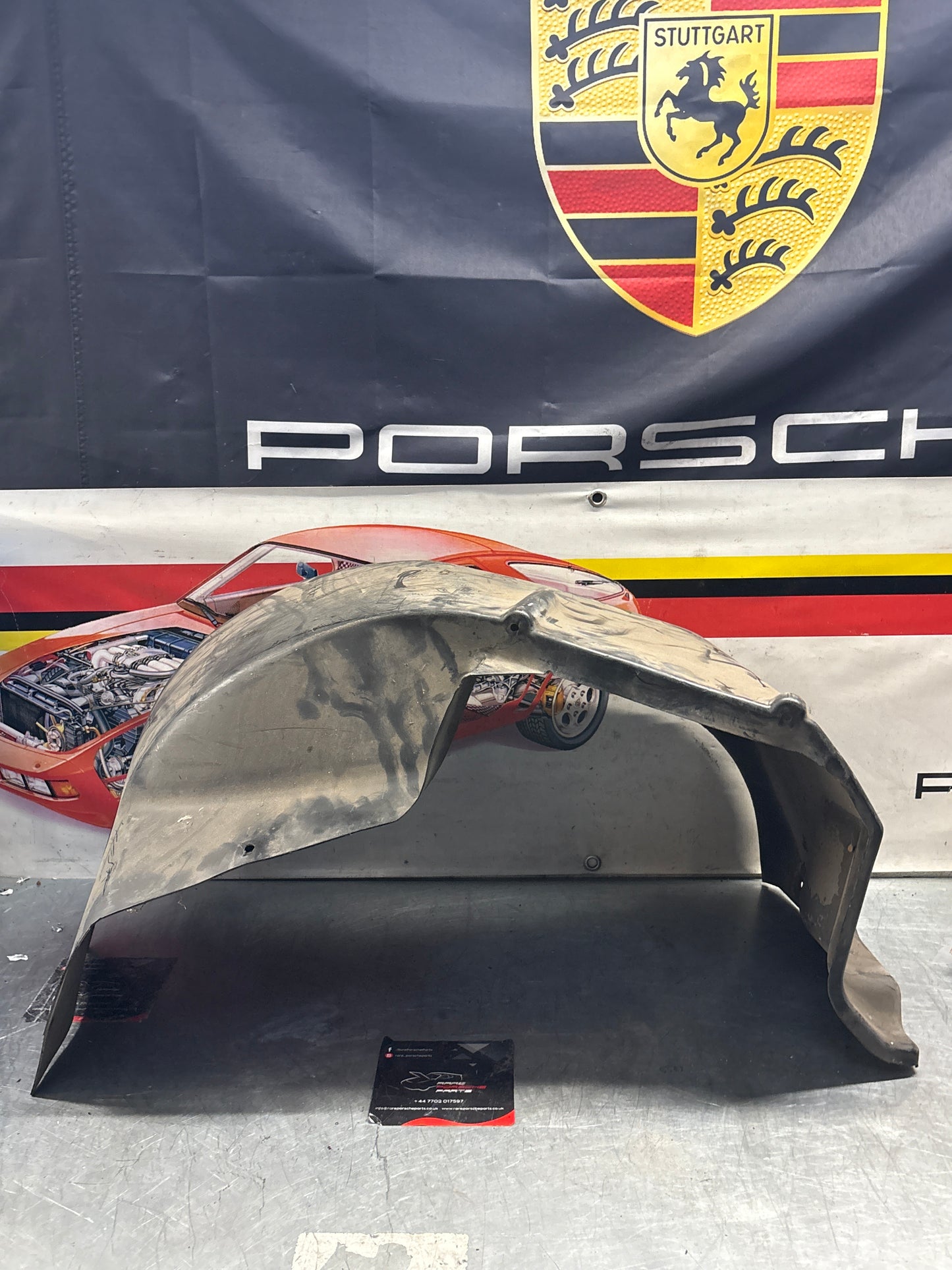Porsche 928 wheel arch liner Left 92850438105 Used