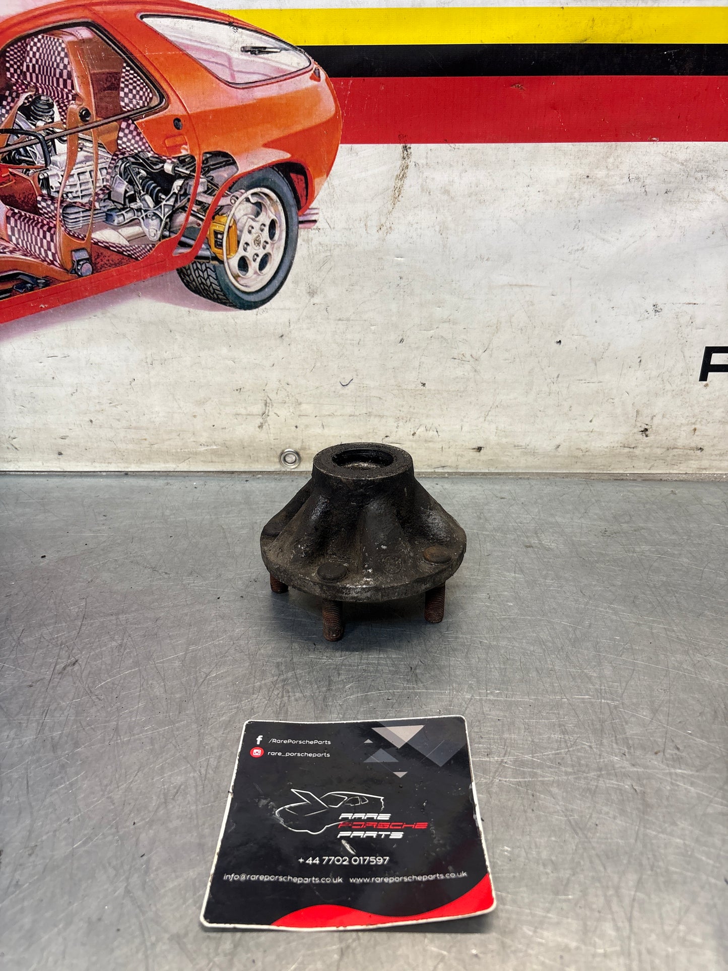 Porsche 928 wheel hub,used 9283416052R without ABS