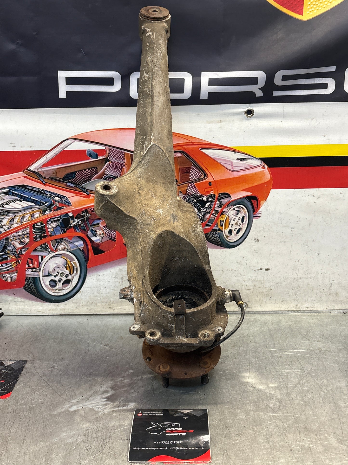 Porsche 944 alloy rear right trailing arm, used 95133151405 / 9513315144R used, with hubs