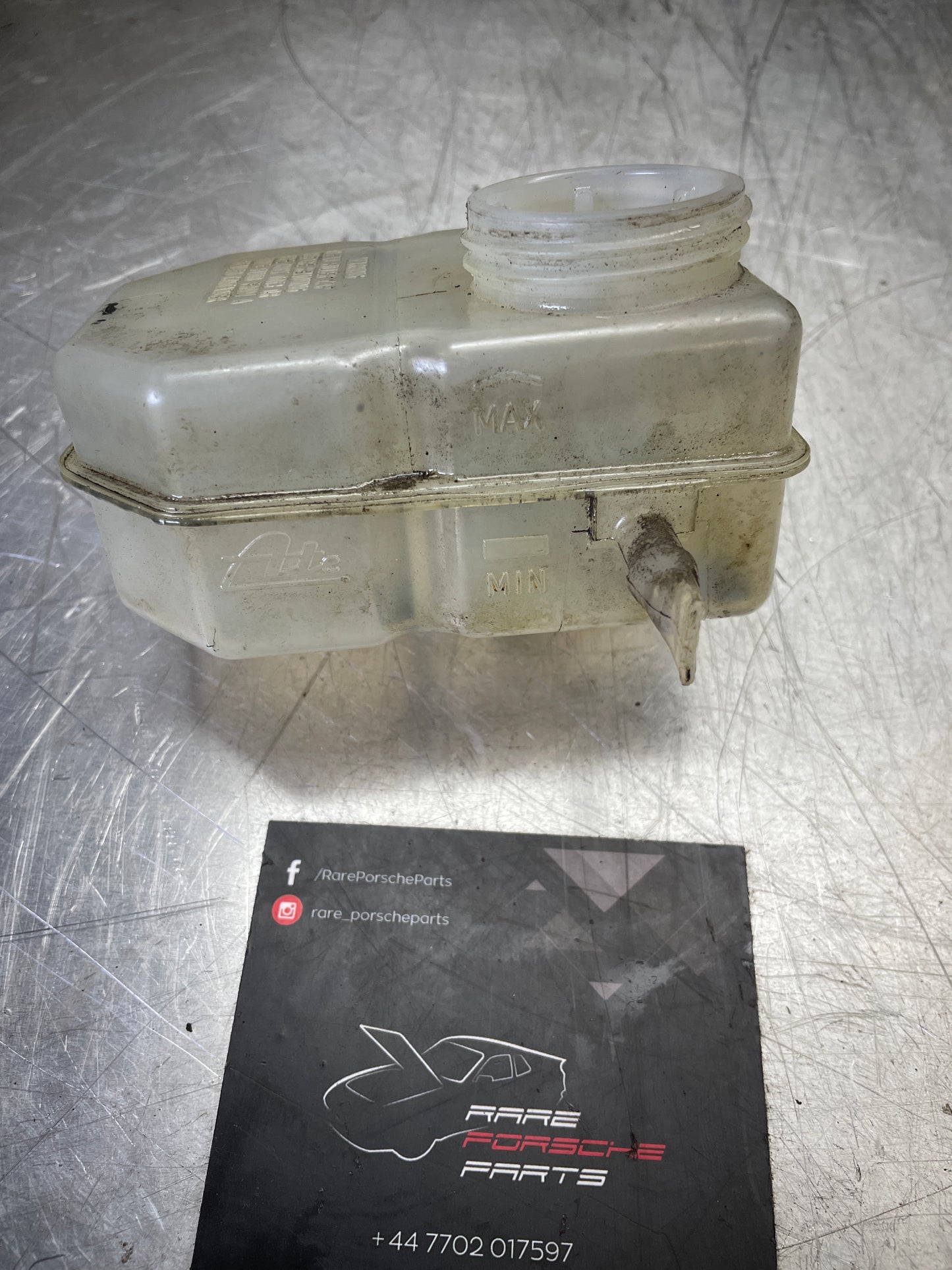 Porsche 924 (80-85) 924S (86-88) 944 (82-85) Brake fluid reservoir, used 477611303B