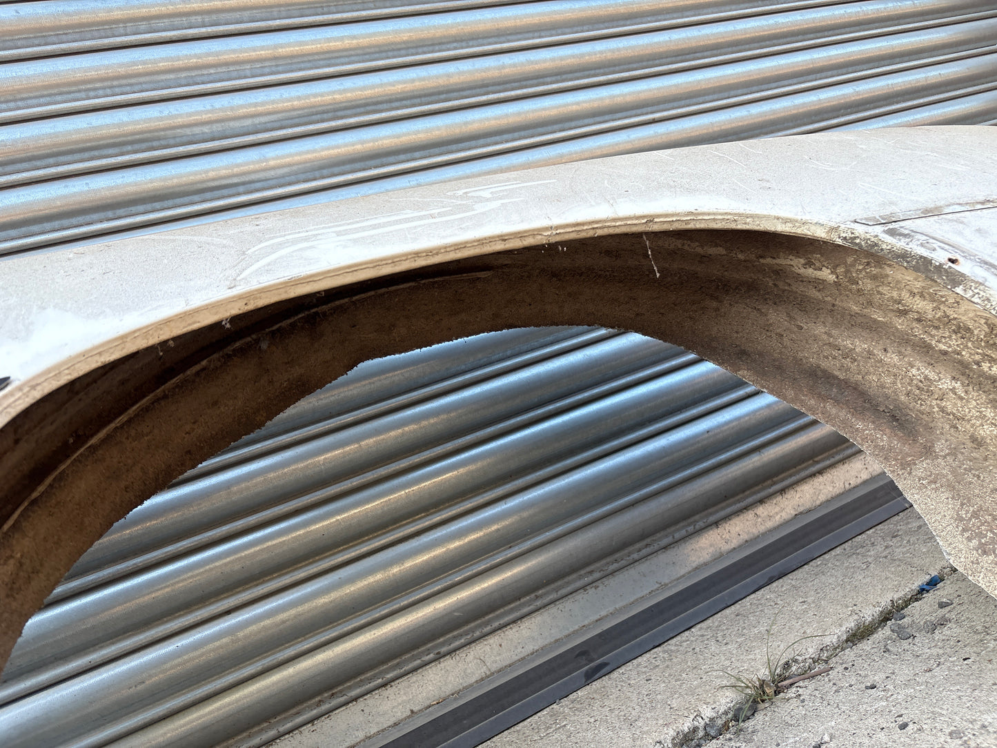 Porsche 924 left side cut, rear fender with sill