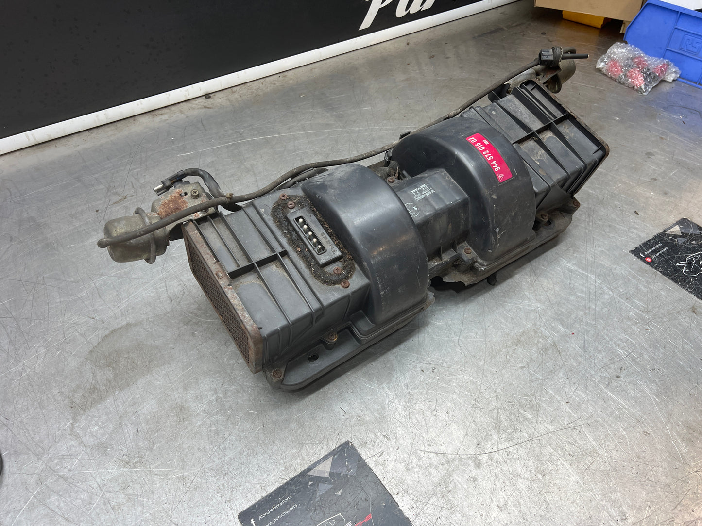 Porsche 944 968 (1986-95)blower fan motor in heater box. 94457201502 used damaged