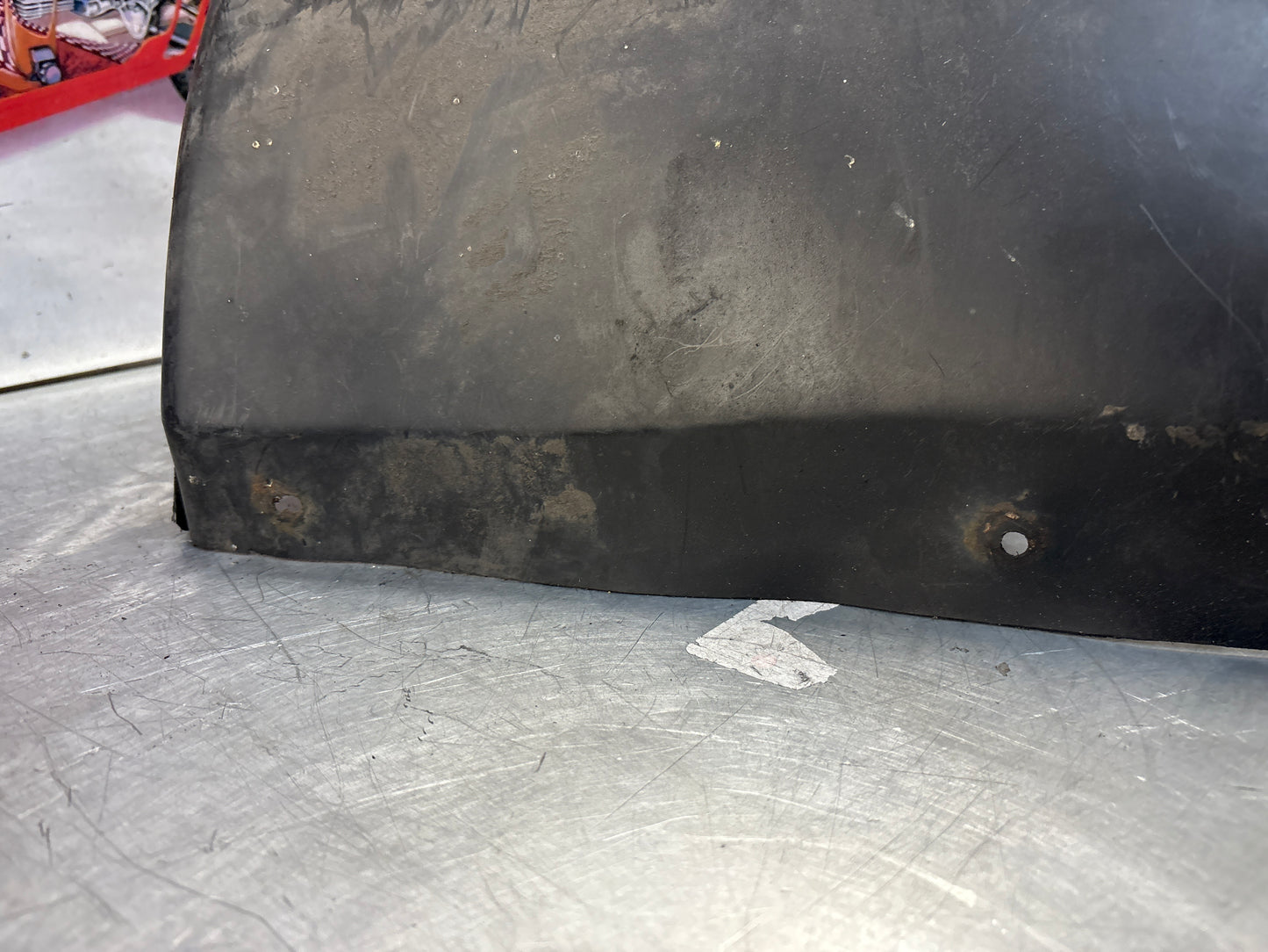 Porsche 928 wheel arch liner  Right 92850438205 Used