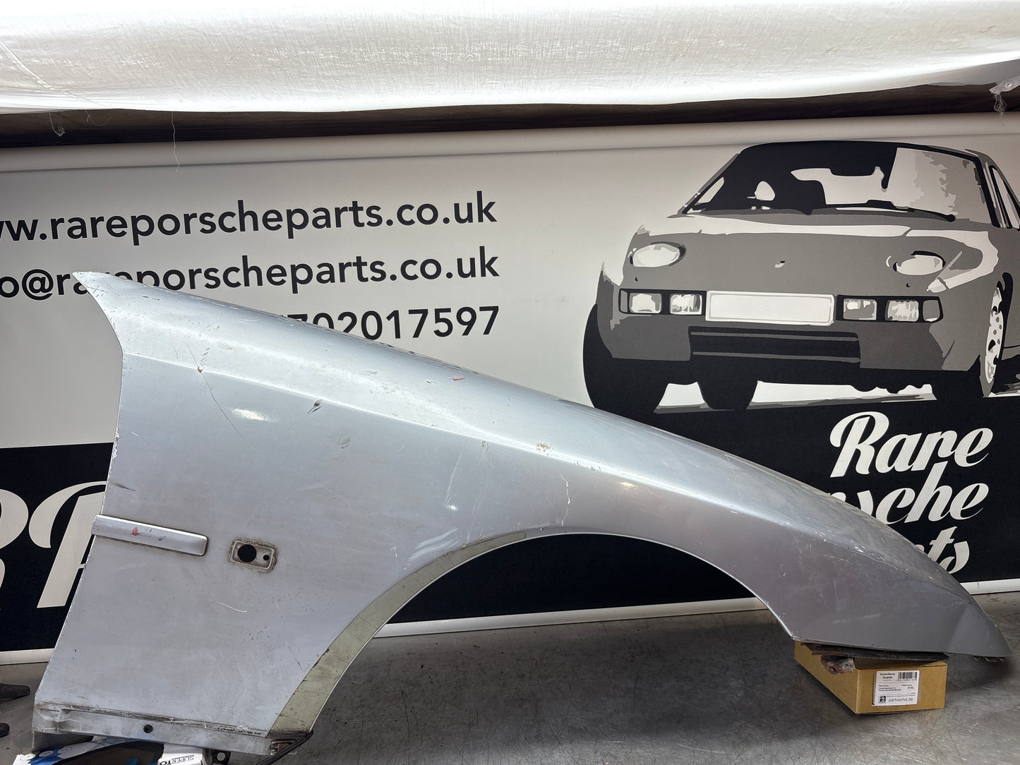 Porsche 968 front right wing, used