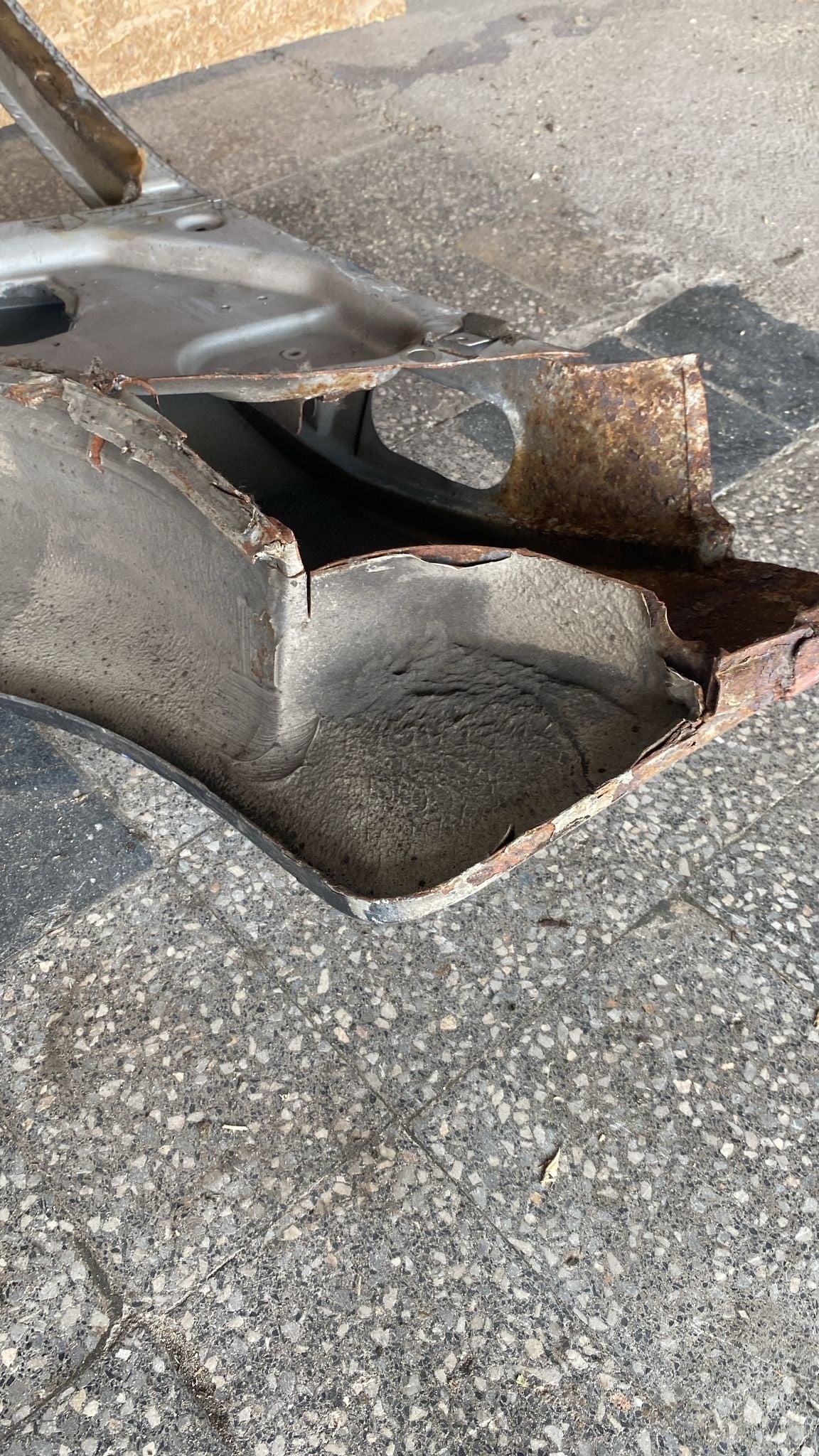 Porsche 944 left side cut, rear fender, 94450390303 with some rust