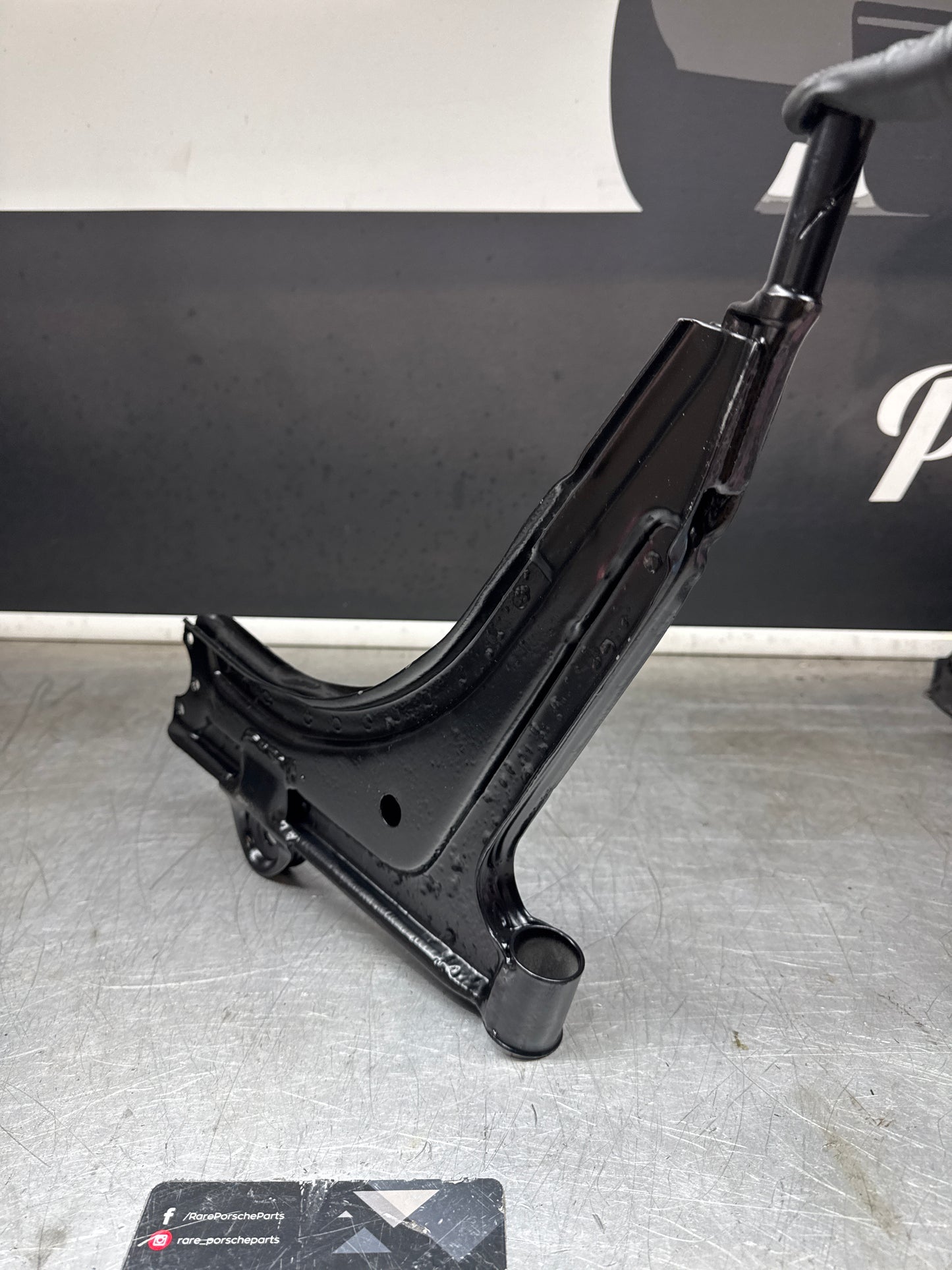 Porsche 924 Turbo Front wishbone control arm, refurbished 477407153F