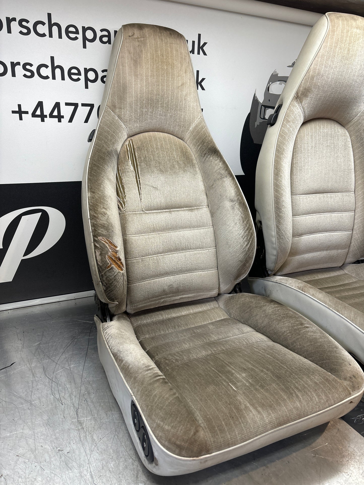 Porsche 944 pair of electric front seats for refurbishing, spares or repair