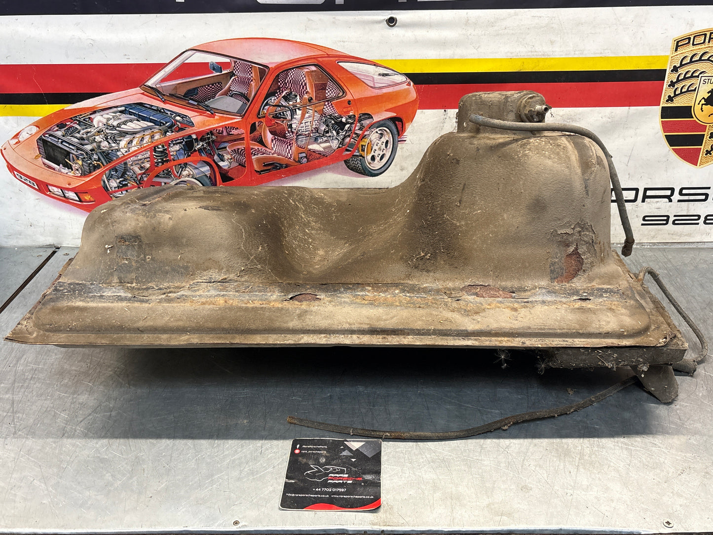 Porsche 924 Metal Fuel tank for early cars with bayonet type fuel level sender 477201021F