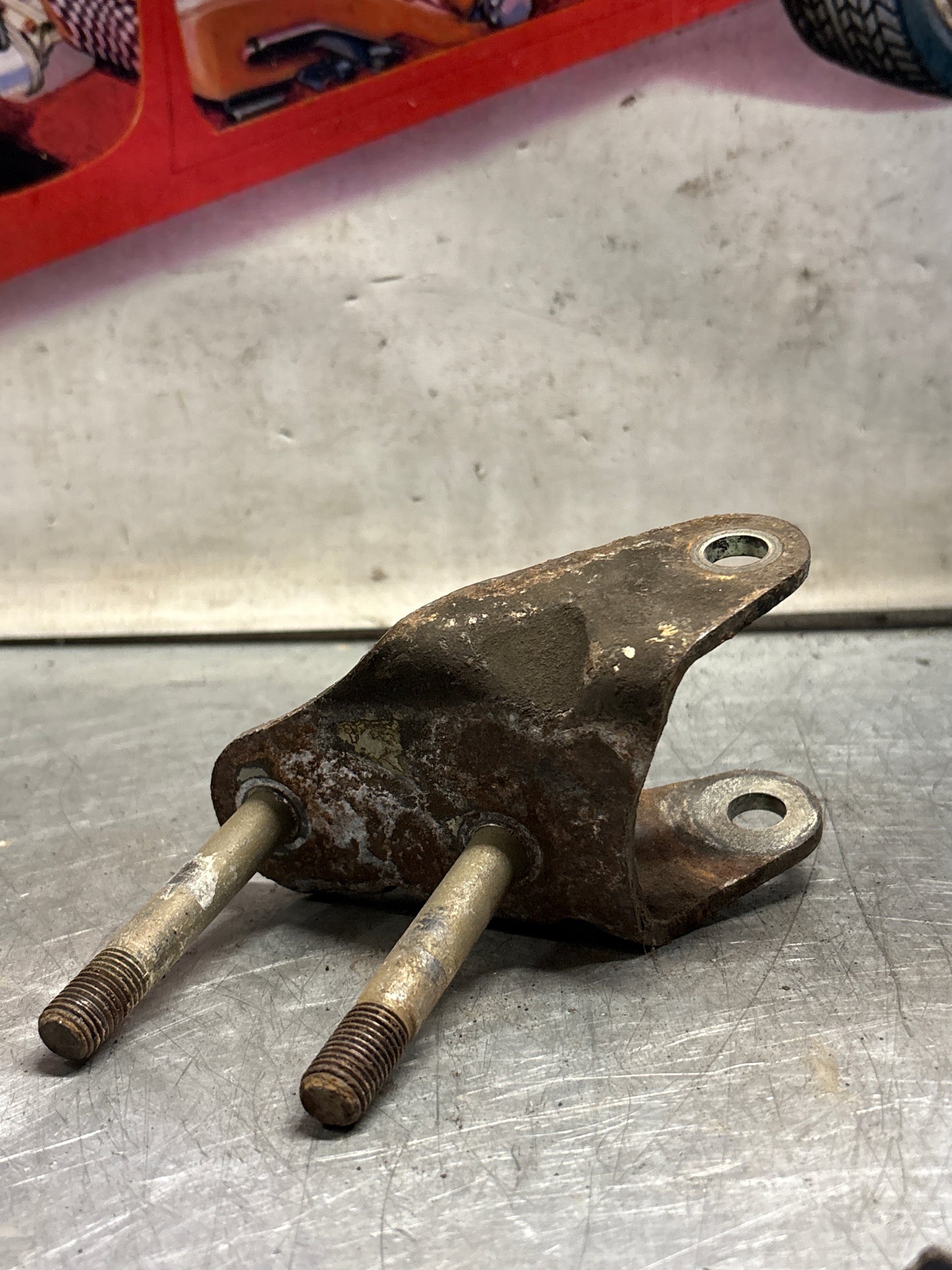 Porsche 928 Wishbone stabilizer bracket, left, used 92834109205