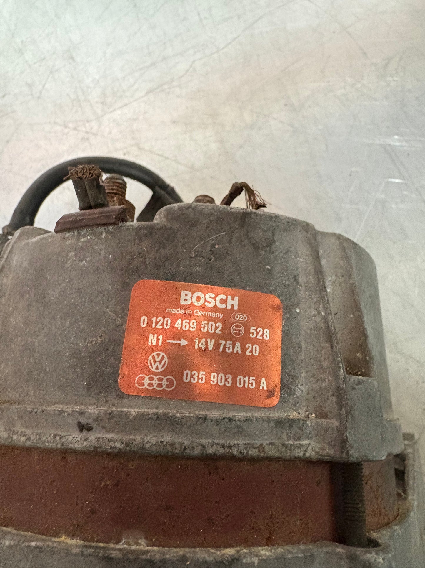 Porsche 924 Bosch alternator, 0120469502 / 528 used