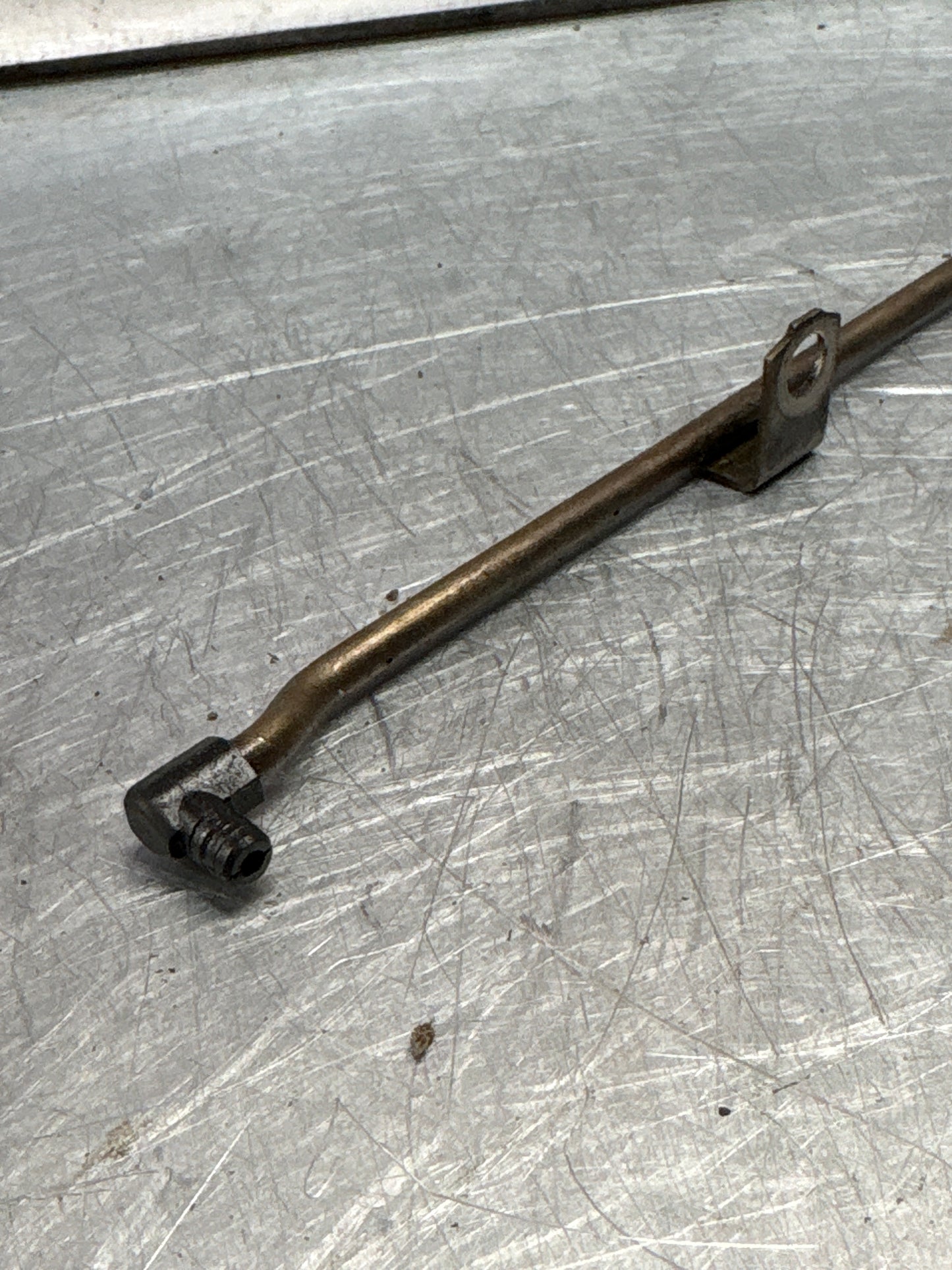 Tubo paraspruzzi barra spruzzatura olio camma Porsche 924 047115701 / 052115707