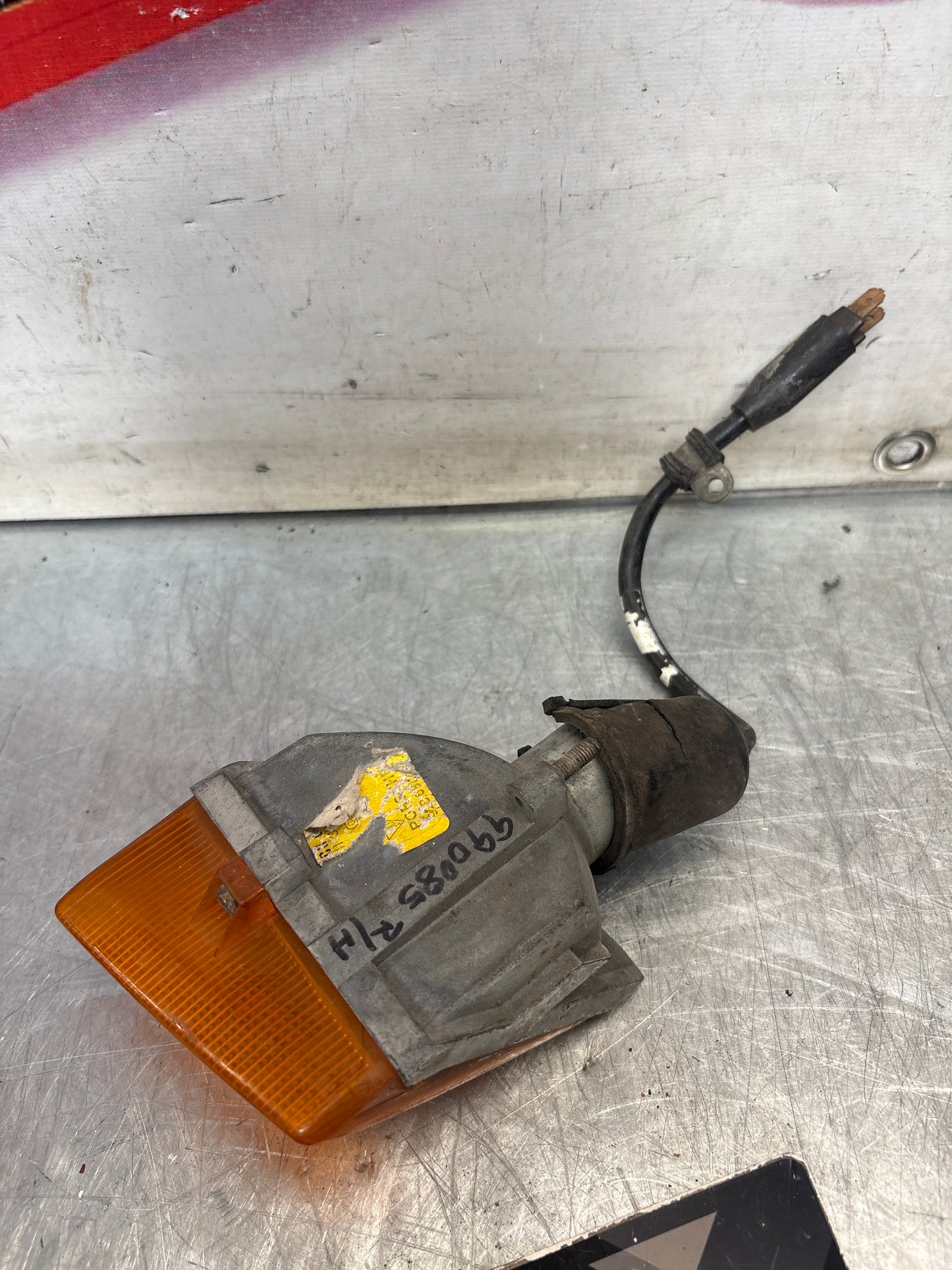 Porsche 928 pre facelift indicator lamp, right, used 0311315002 / 92863142100