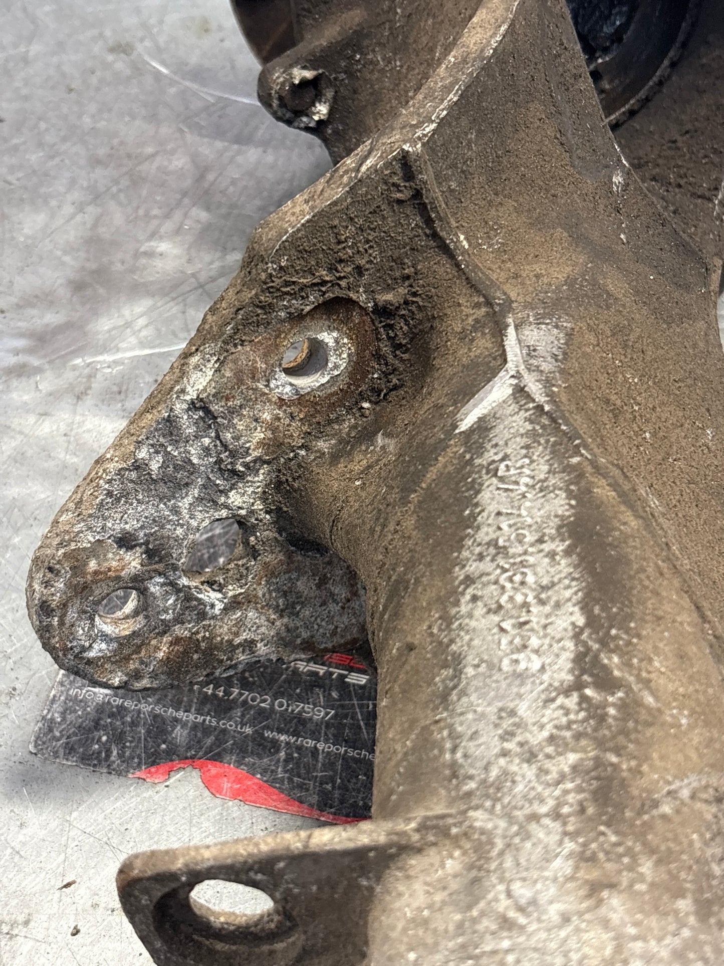 Porsche 944 alloy rear right trailing arm, used 95133151405 / 9513315144R used, with hubs