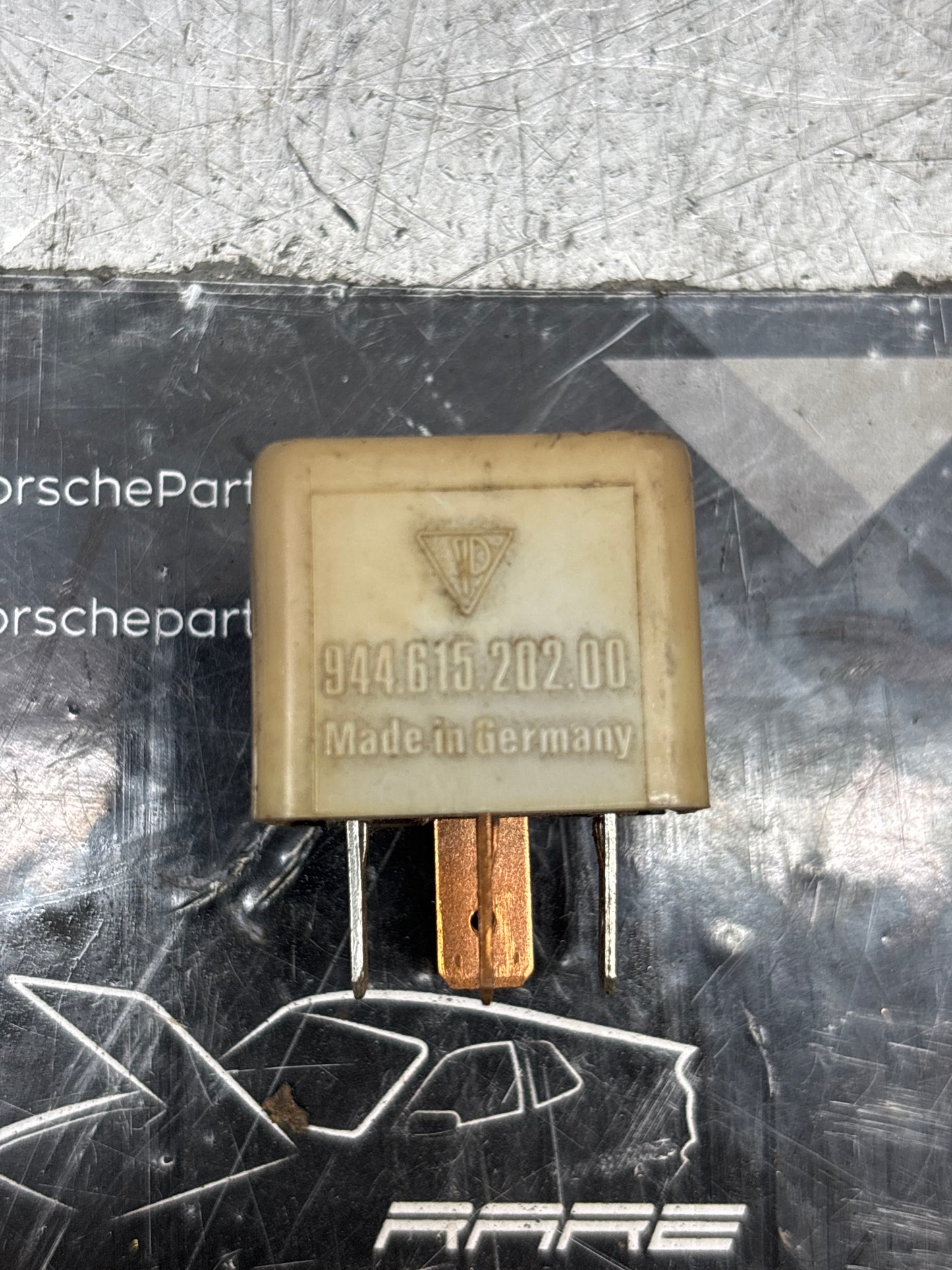 Porsche 924 944 968 relè motorino tergicristallo posteriore/sollevamento fari, 94461520200. 944 615 202 00 usato