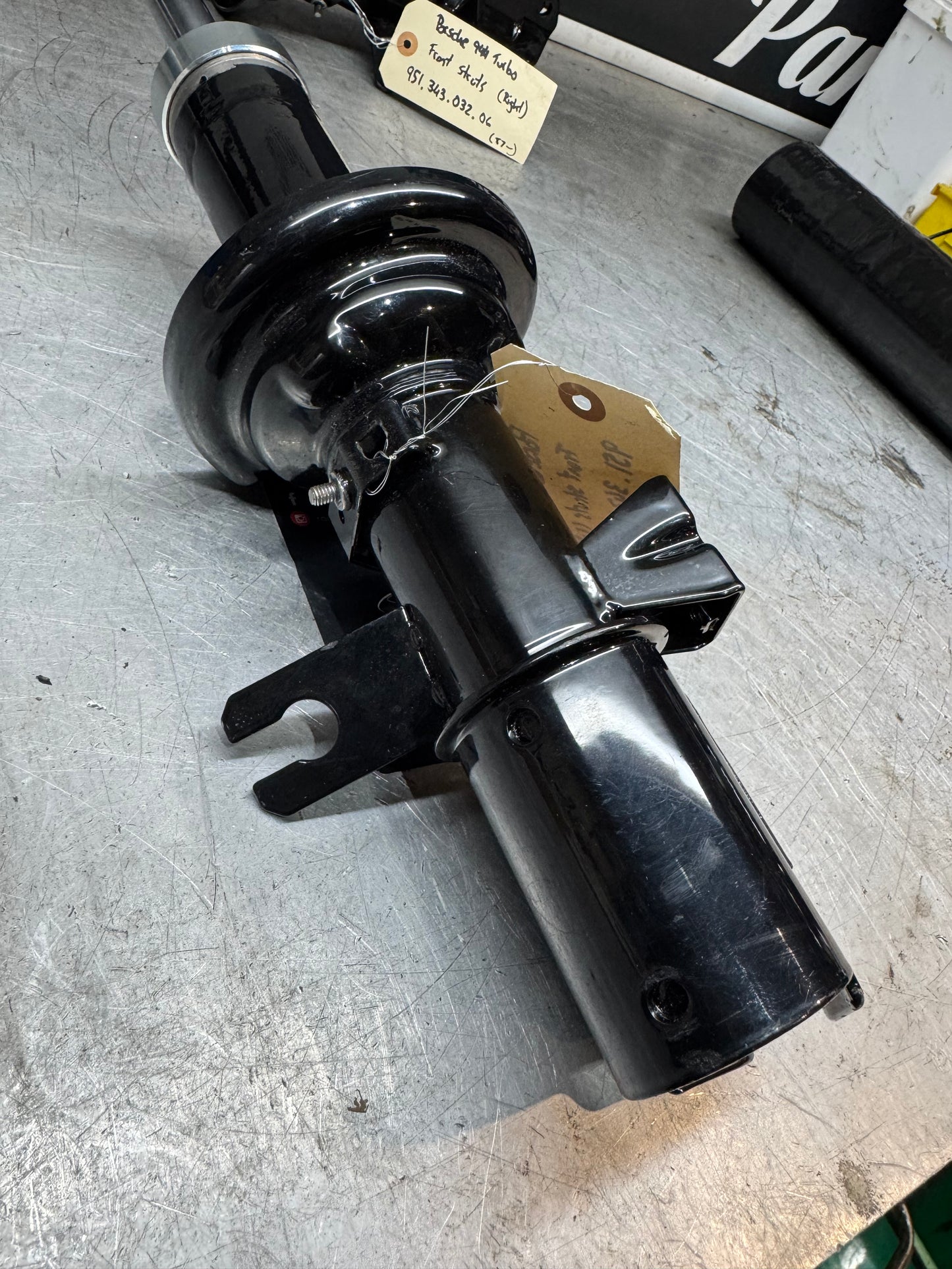 Porsche 944 Turbo (87-) Refurbished Front struts Pair. 95134303106 / 95134303206