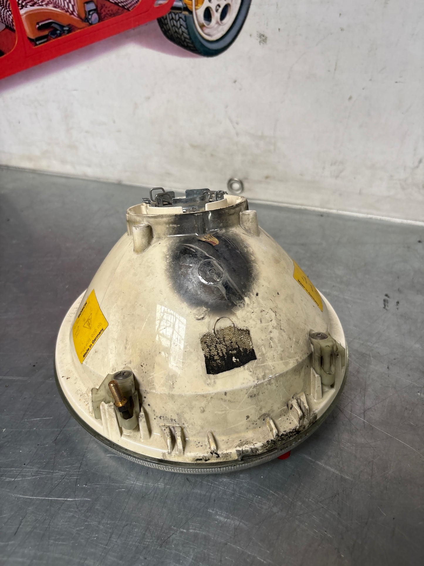 Porsche 968 right side Bosch headlight, used 94463192900 / 0301900306 / 1305304021