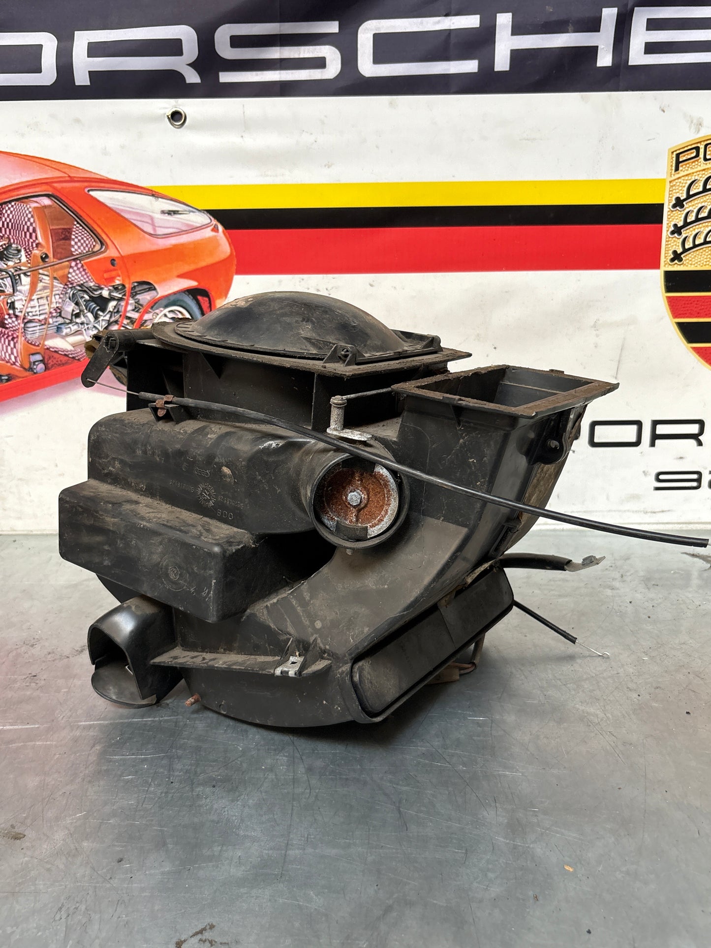 Porsche 924 76-79 heater blower fan assembly, complete with fan 321819096 / 823819096A / 321819095 / 823819095 used