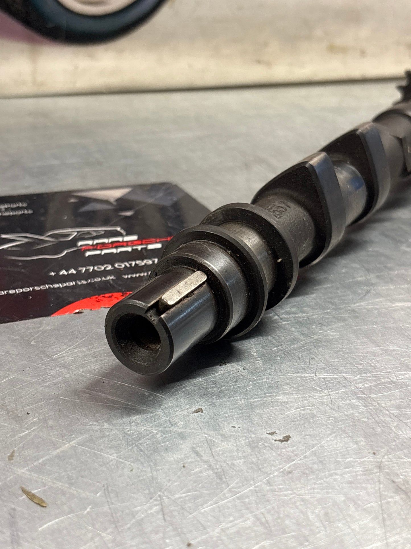 Porsche 928 S3 M28.45/46 engine Camshaft, exhaust side, cylinder 1-4, used 9281052931R / 92810529308