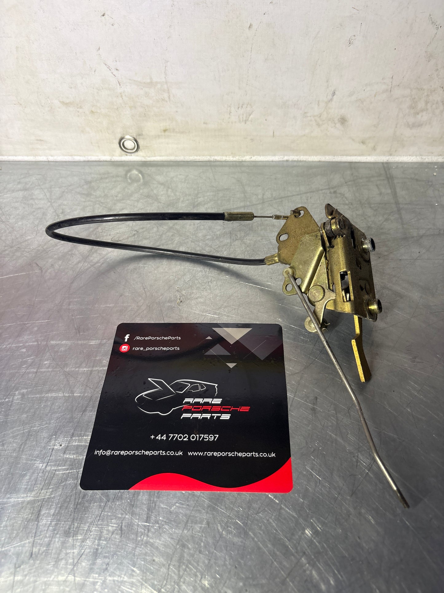 Porsche 928 Left driver side inner door lock mechanism, used 92853705307