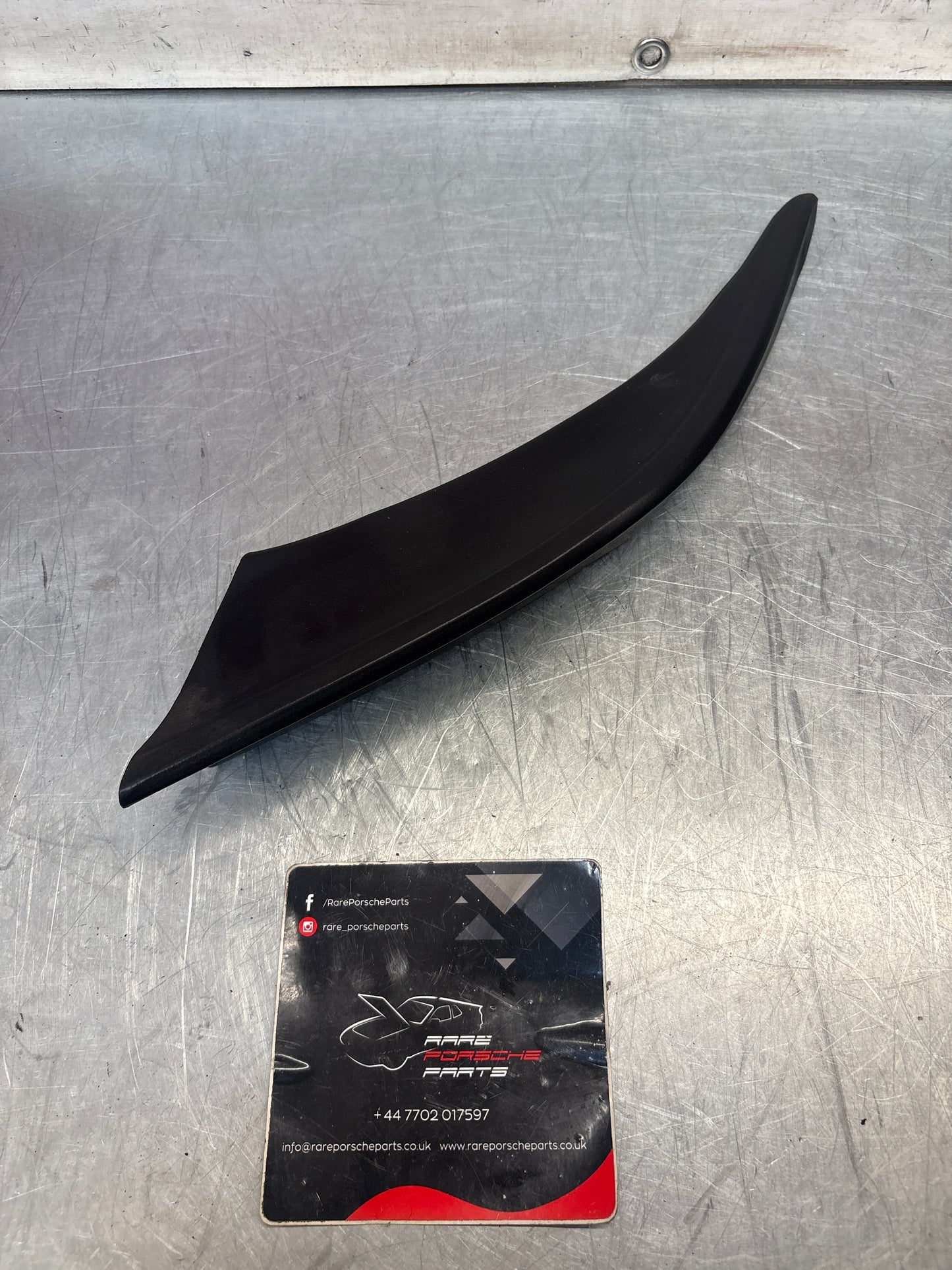 Porsche 928 Spoiler angolare posteriore destro, usato 92851207402