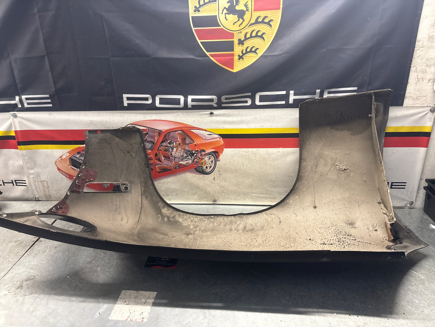 Porsche 928 -87 front left wing, 92850301103 used