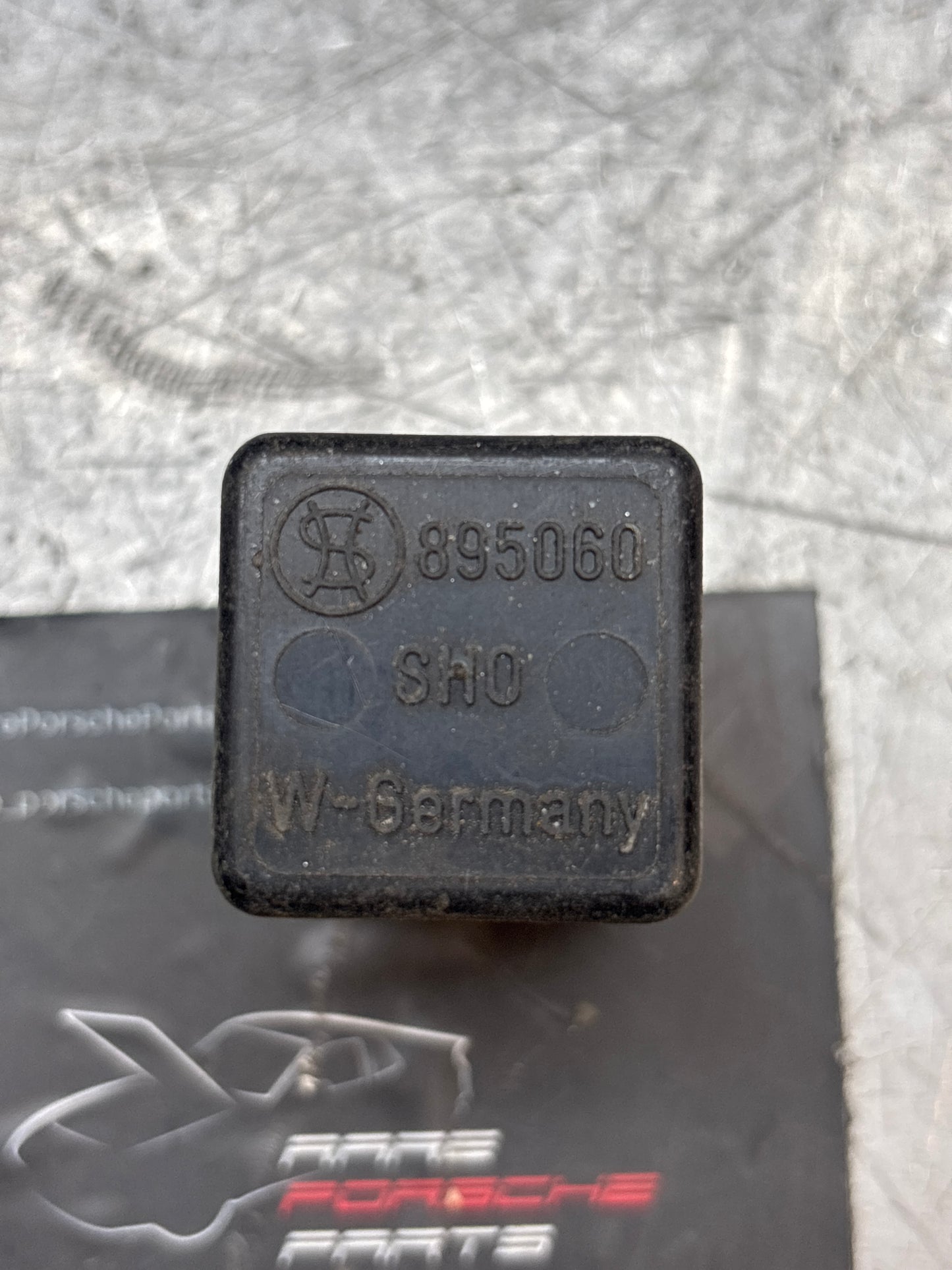 Porsche 911 928 Intensive Washer Pump Relay 92861811301 used