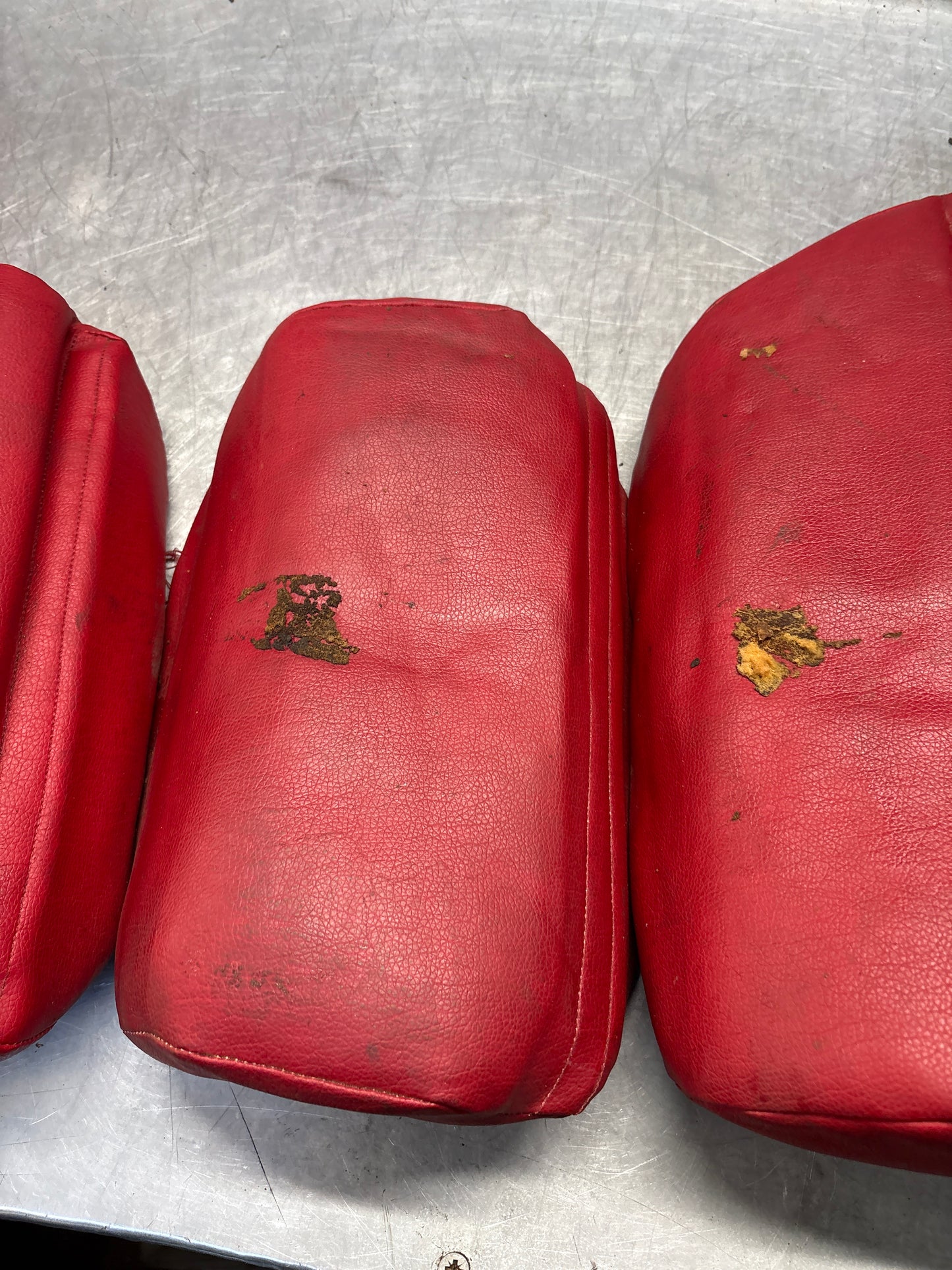 Porsche 928 rear left seat and center + upper cushion, used, can-can red 92852205951 / 92852208751 / 92852204550