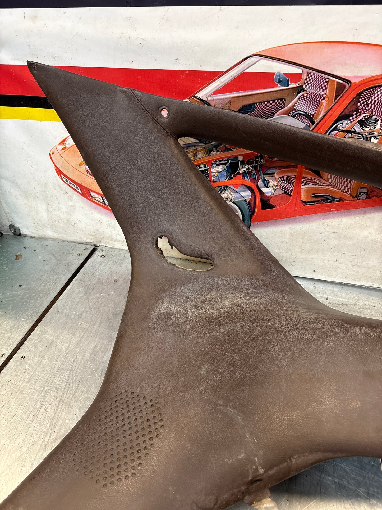 Porsche 928 early right side lower side trim panel, without loudspeaker, burgundy used 92855502202