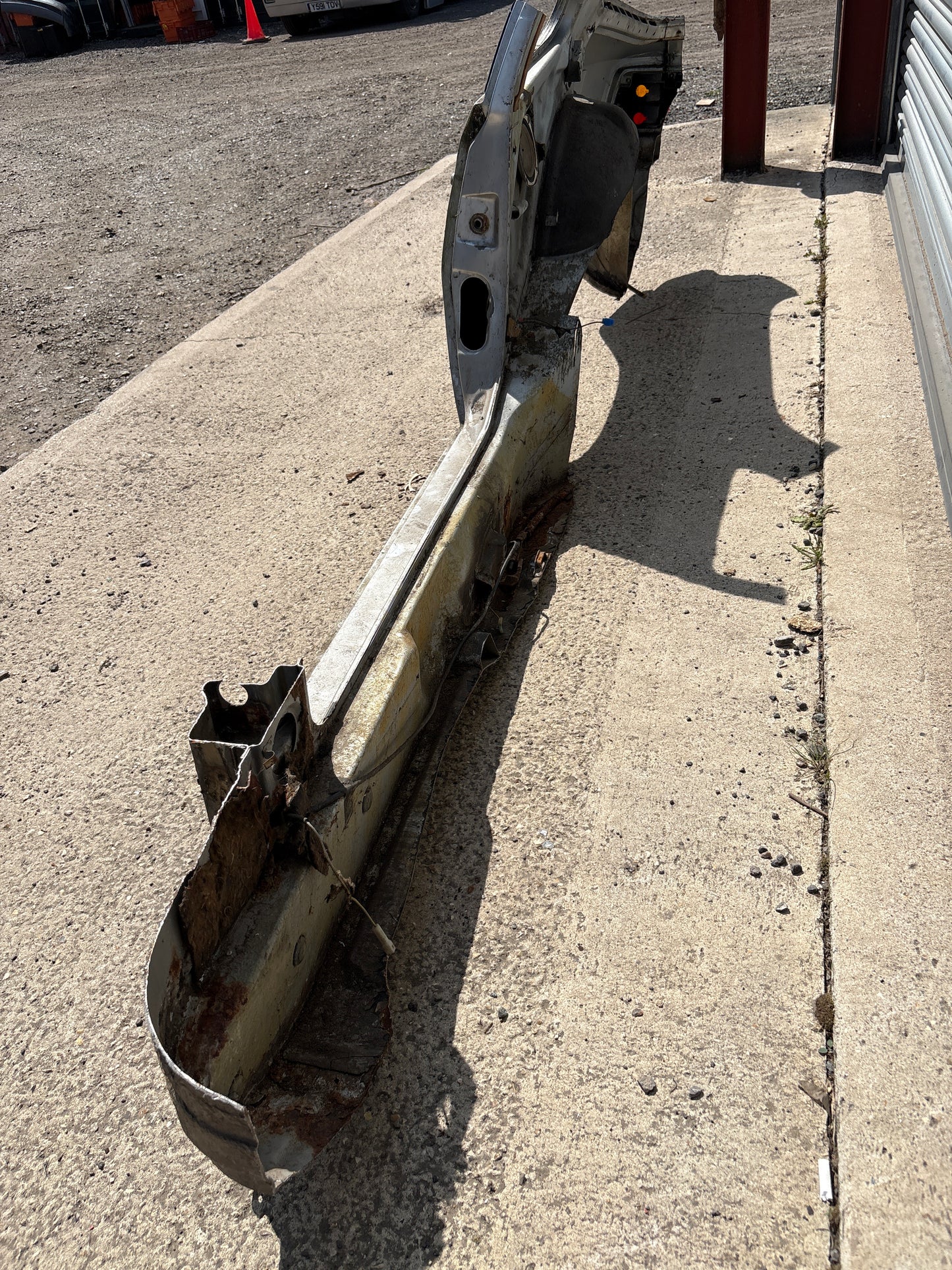 Porsche 924 right side cut, rear fender with sill