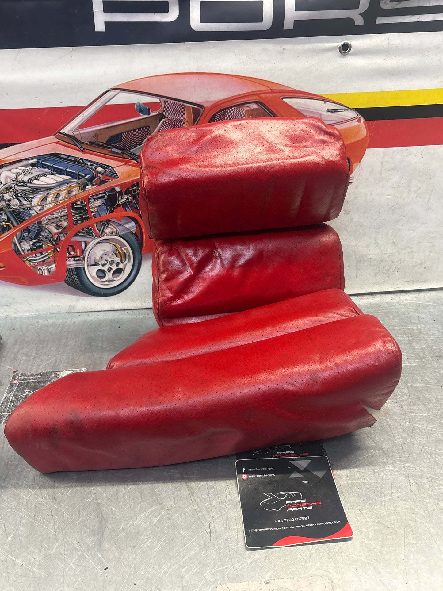 Porsche 928 rear right seat and center + upper cushion, used, can-can red 92852206051 / 92852208851 / 92852204650