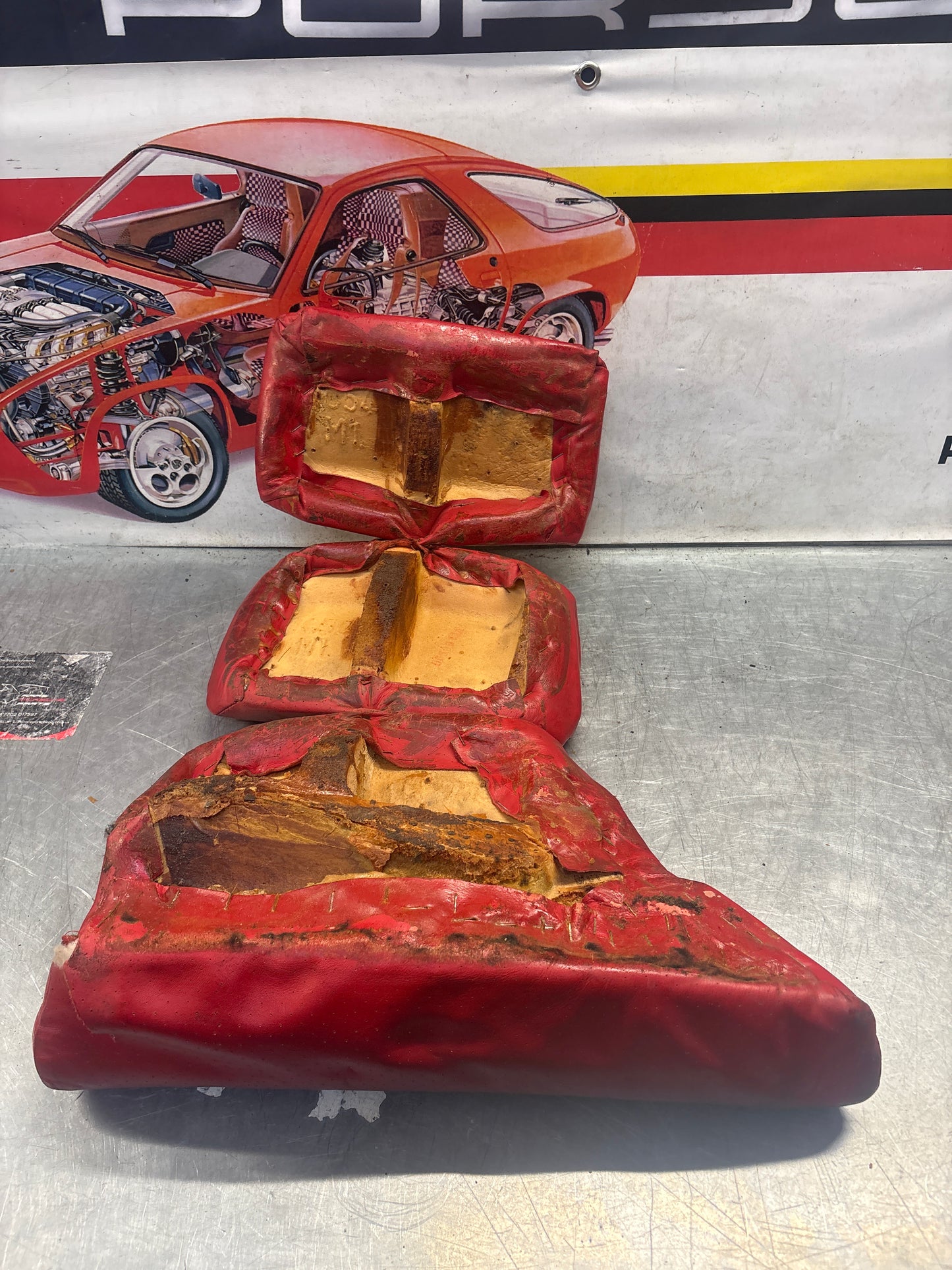 Porsche 928 rear right seat and center + upper cushion, used, can-can red 92852206051 / 92852208851 / 92852204650