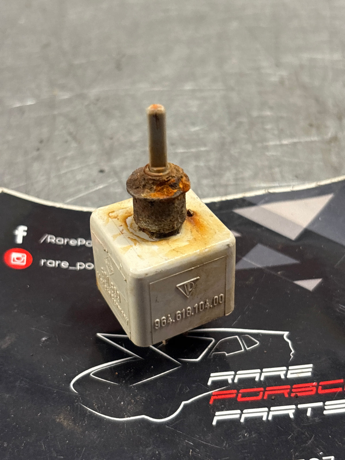 Porsche 964 / 993 brightness control relay 96461810400 used