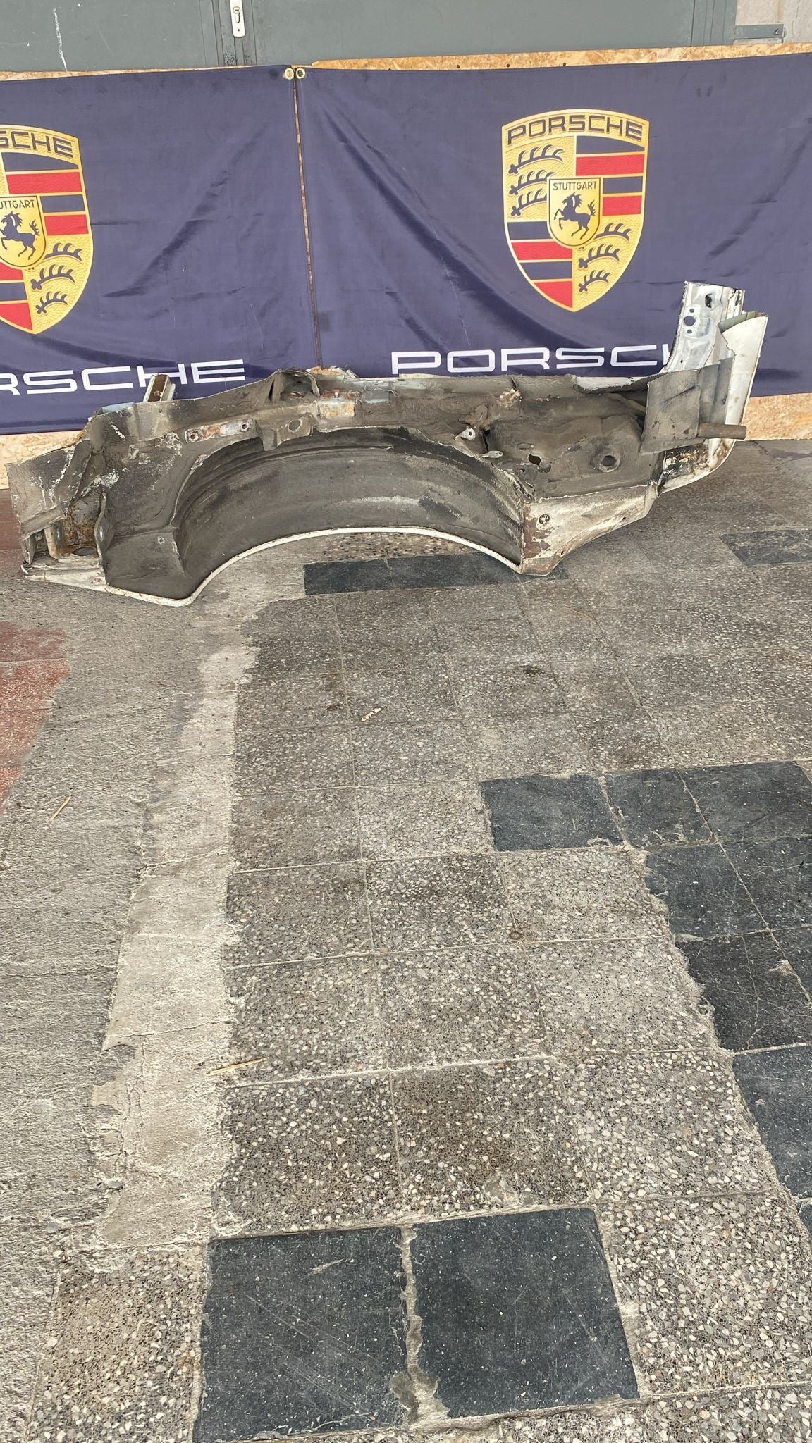 Porsche 944 Right side cut, rear fender 94450390403,