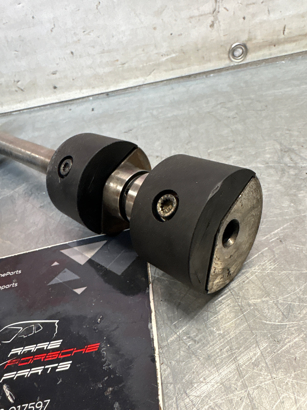 Porsche 944 balance shaft, used 94410220107 / 94410292300 / 94410202301