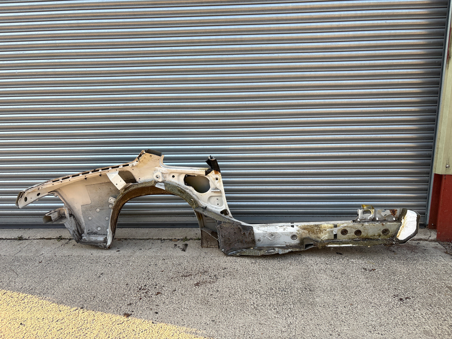 Porsche 924 left side cut, rear fender with sill
