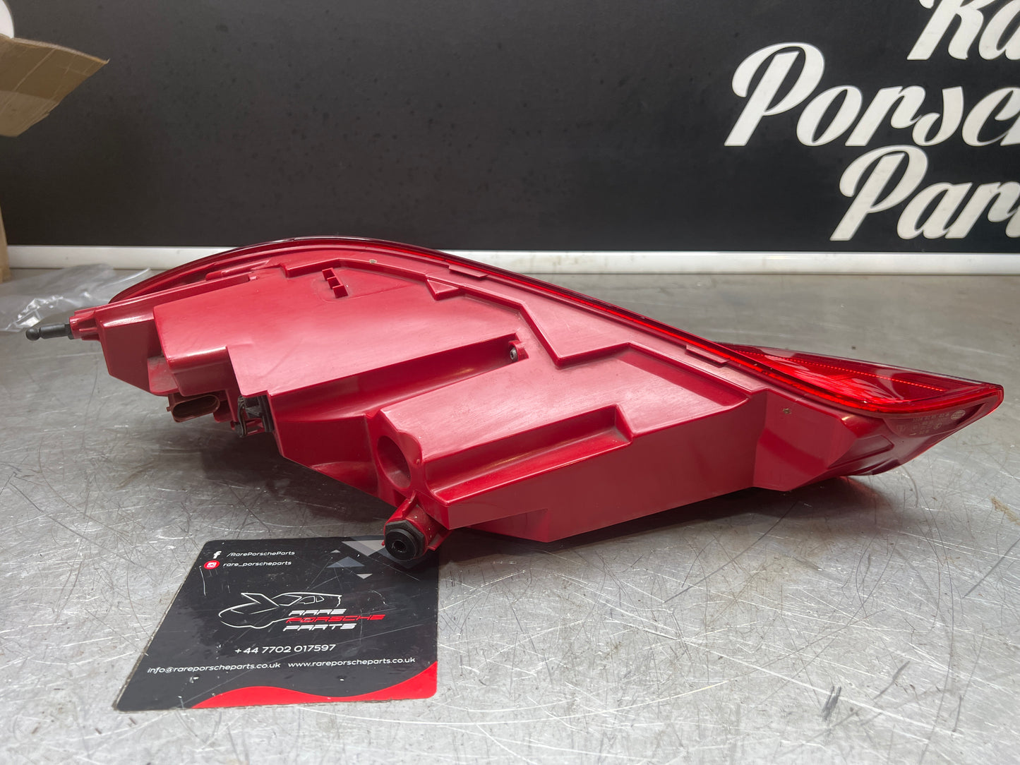 PORSCHE BOXTER CAYMAN 981 DRIVERS SIDE RIGHT REAR TAILLIGHT 98163114211