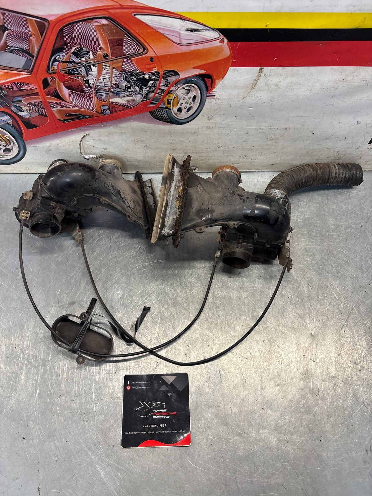 Porsche 914 front right air control box, 91457115010 / 91457204610 / 91457114910 / 91457204510 Used