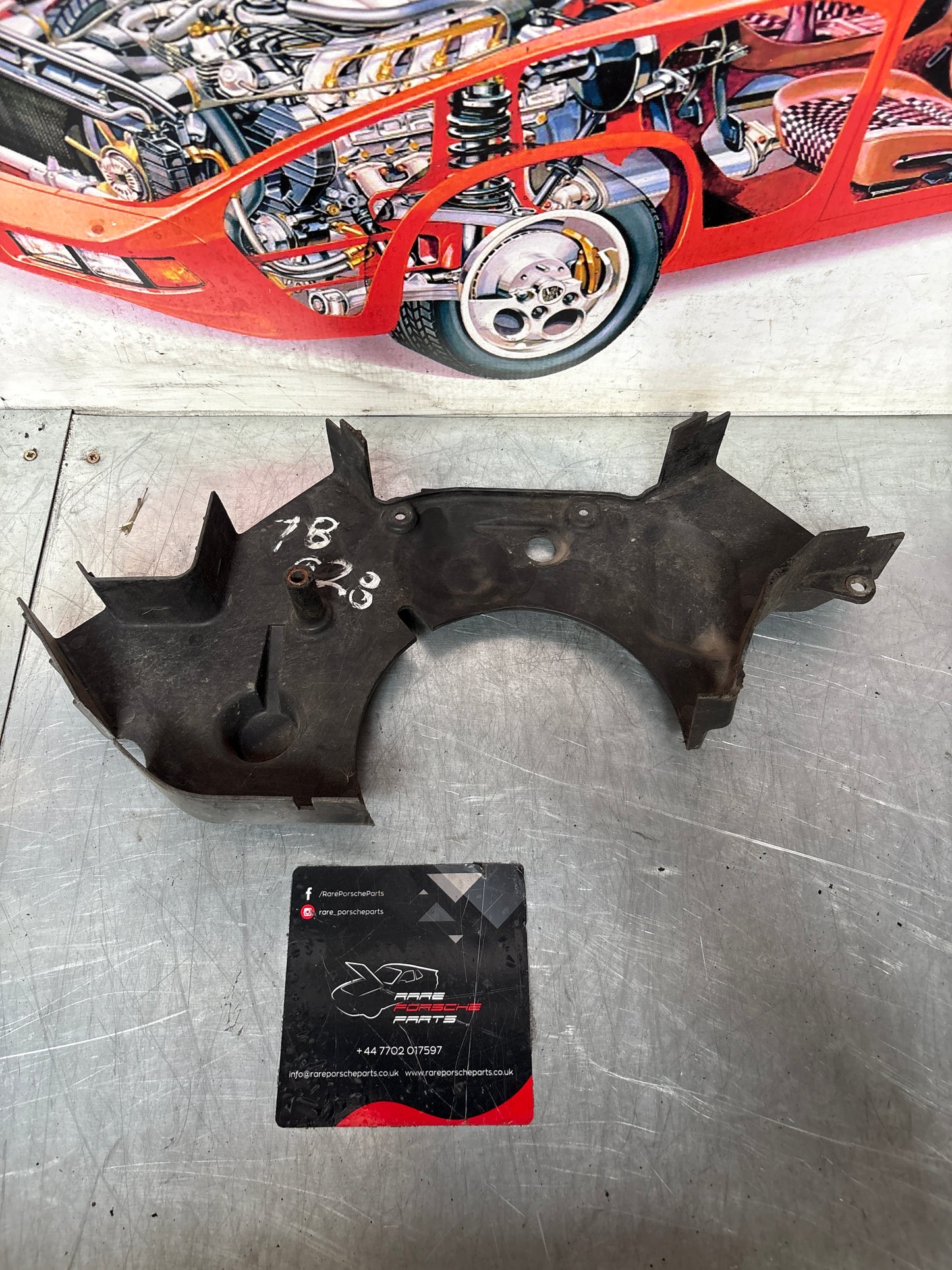 Porsche 928 central cam belt cover, used 92810514400