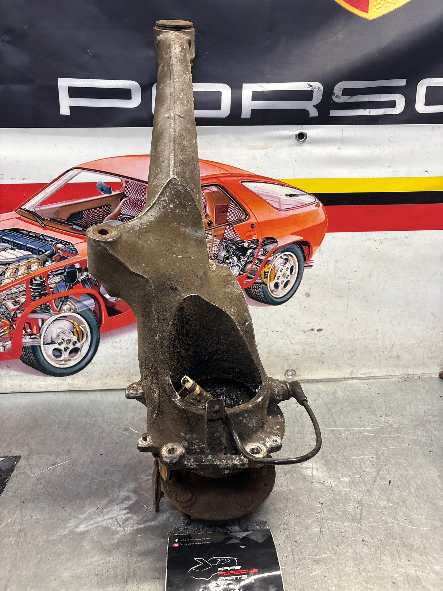 Porsche 944 alloy rear right trailing arm, used 95133151405 / 9513315144R used, with hubs