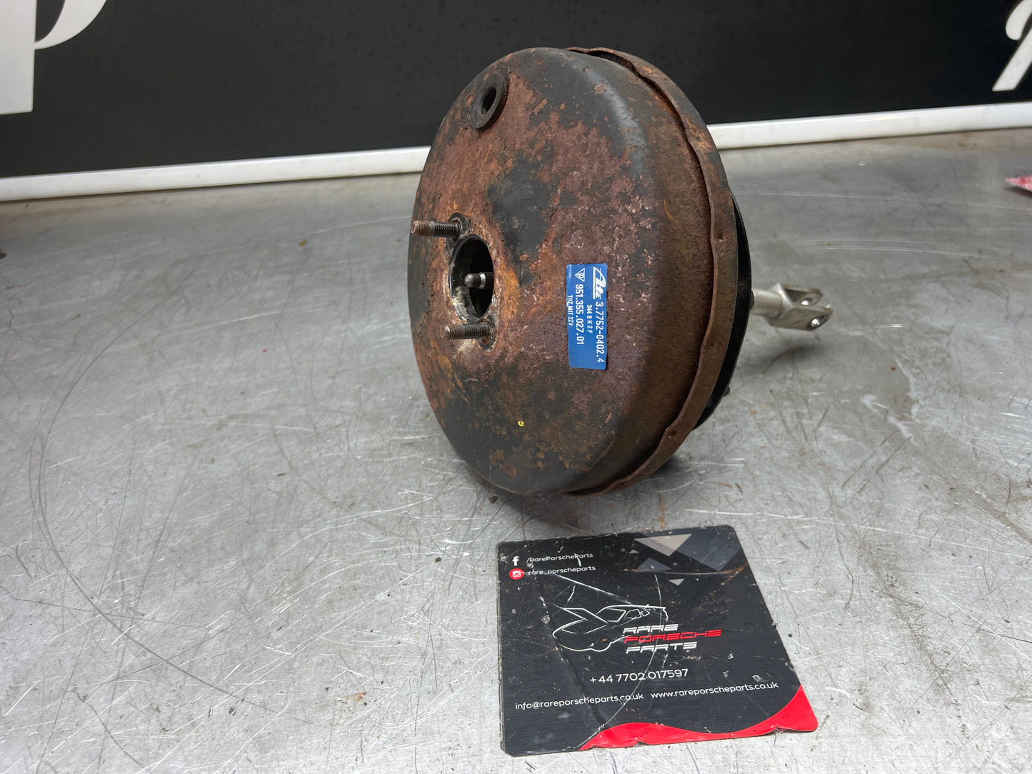 Porsche 944 brake booster, used 95135502701